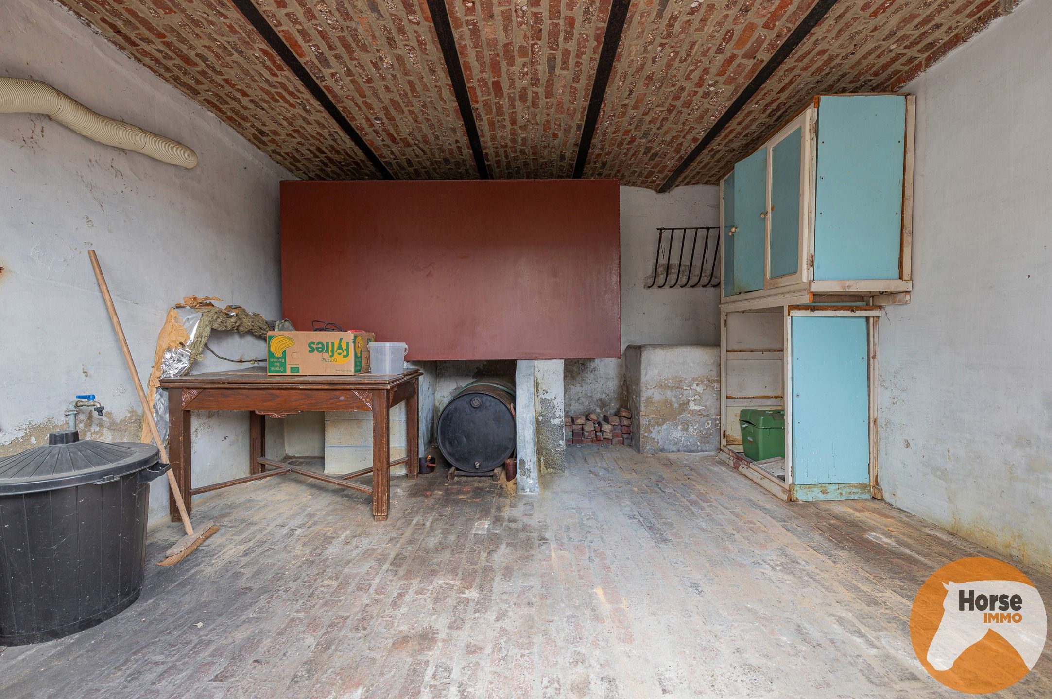 BURST - Te renoveren woning met tal van mogelijkheden foto 31