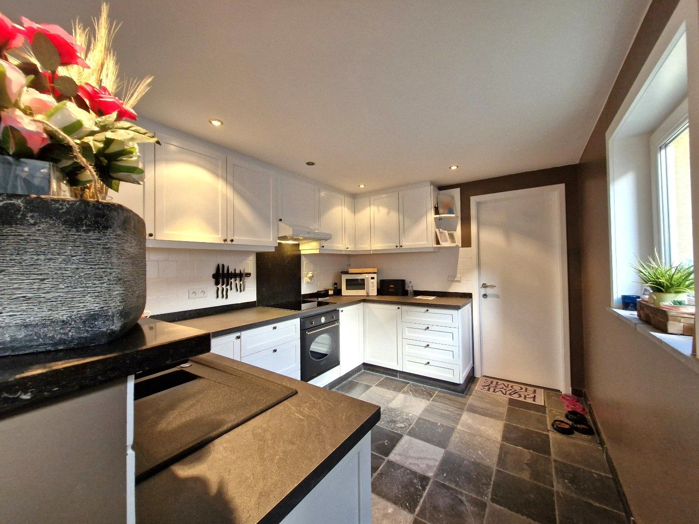 Gerenoveerde woning met garage in het centrum van Heist. foto 10