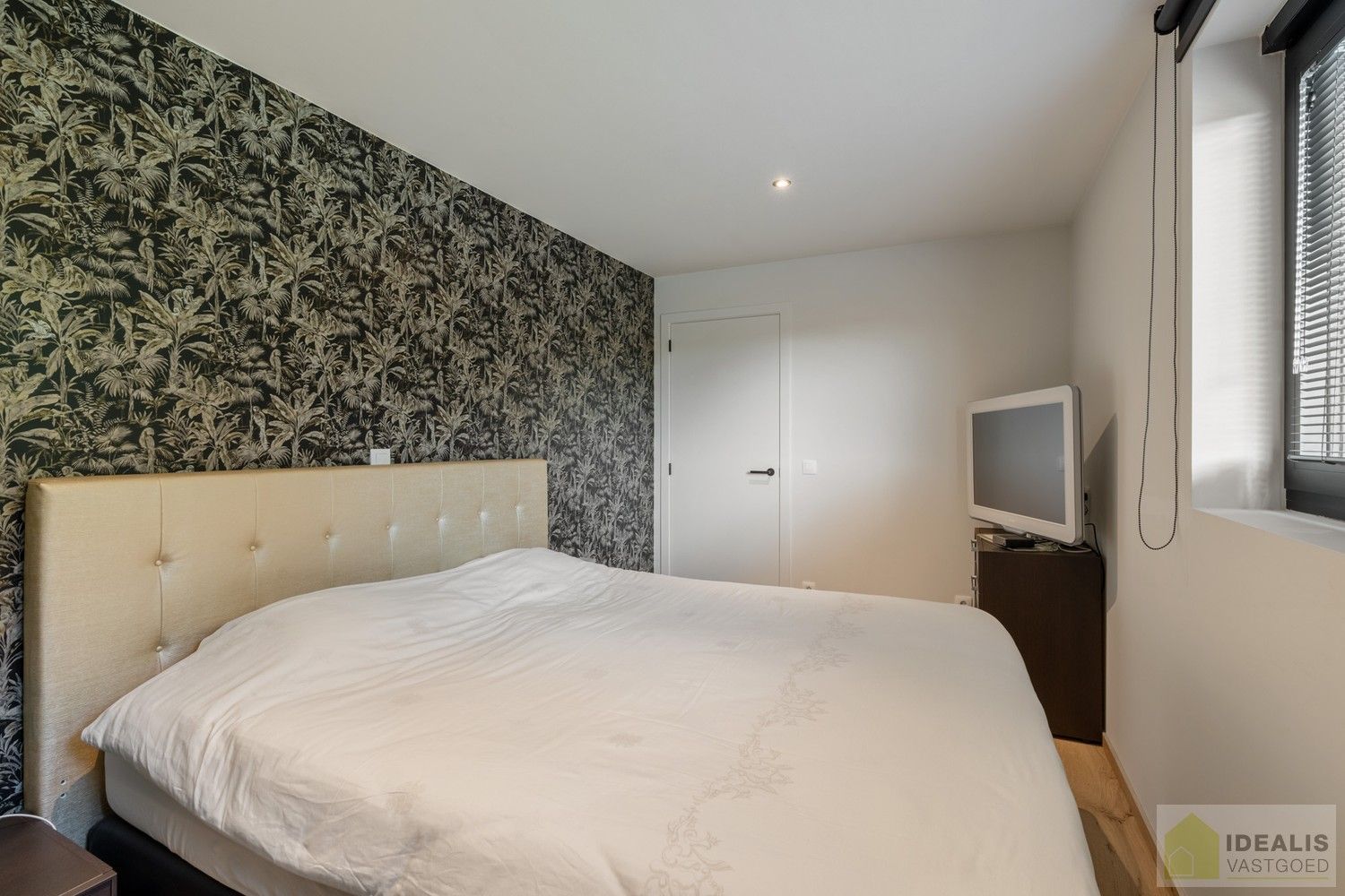 PRACHTIGE, PERFECT ONDERHOUDEN EN MODERN OPGETROKKEN WONING MET EEN HEERLIJK LICHTRIJKE WOONKAMER MET OPEN KEUKEN, 3 SLAAPKAMERS, 2 BADKAMERS VOORZIEN VAN ALLE COMFORT foto 31