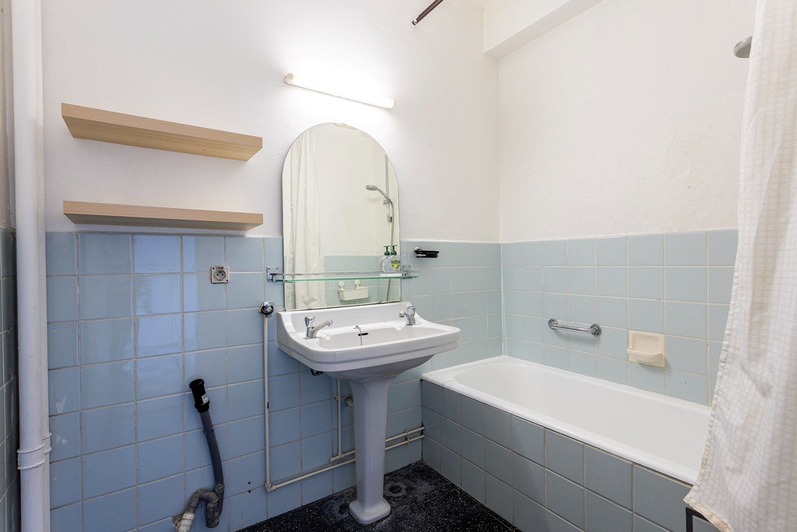 Te renoveren appartement met 2 slpk en terras! foto 14