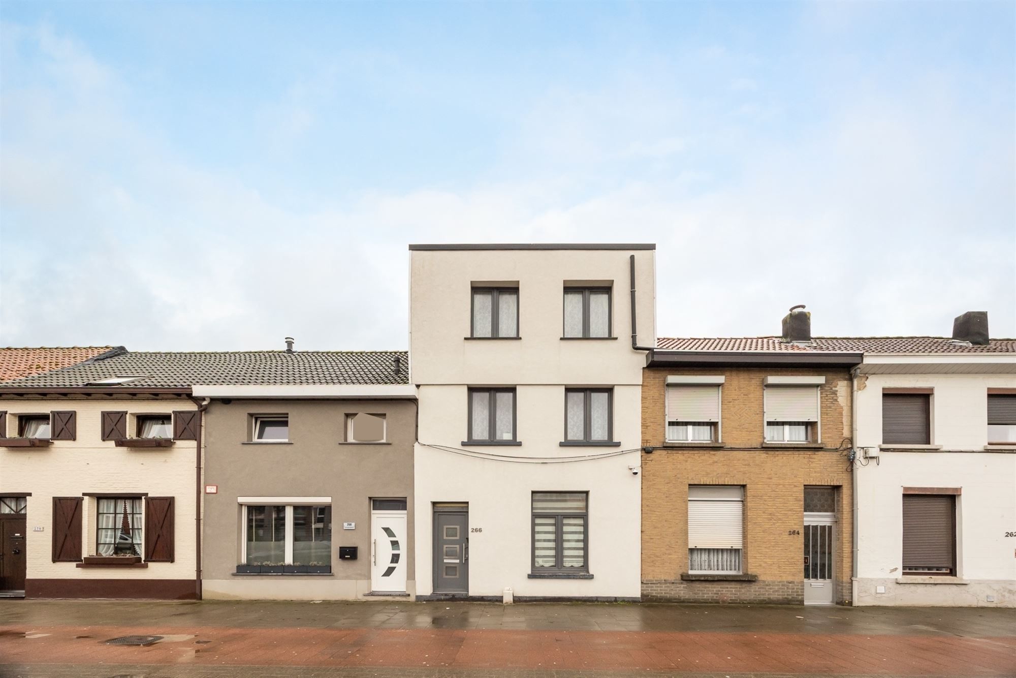 Op te frissen woning met 4 slpk en Z-tuin foto {{pictureIndex}}