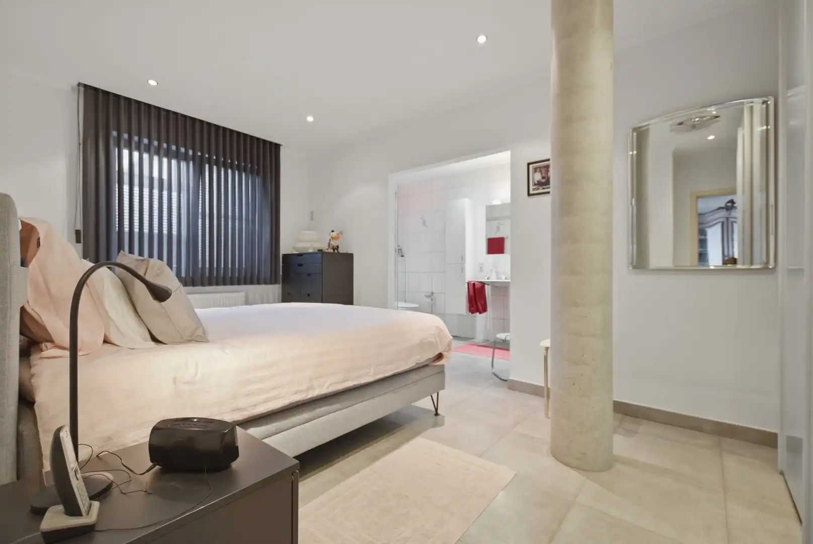 Prachtig onderhouden gelijkvloersappartement van maar liefst 175m² gelegen op 50m van het strand te Sint-Idesbald. foto 10