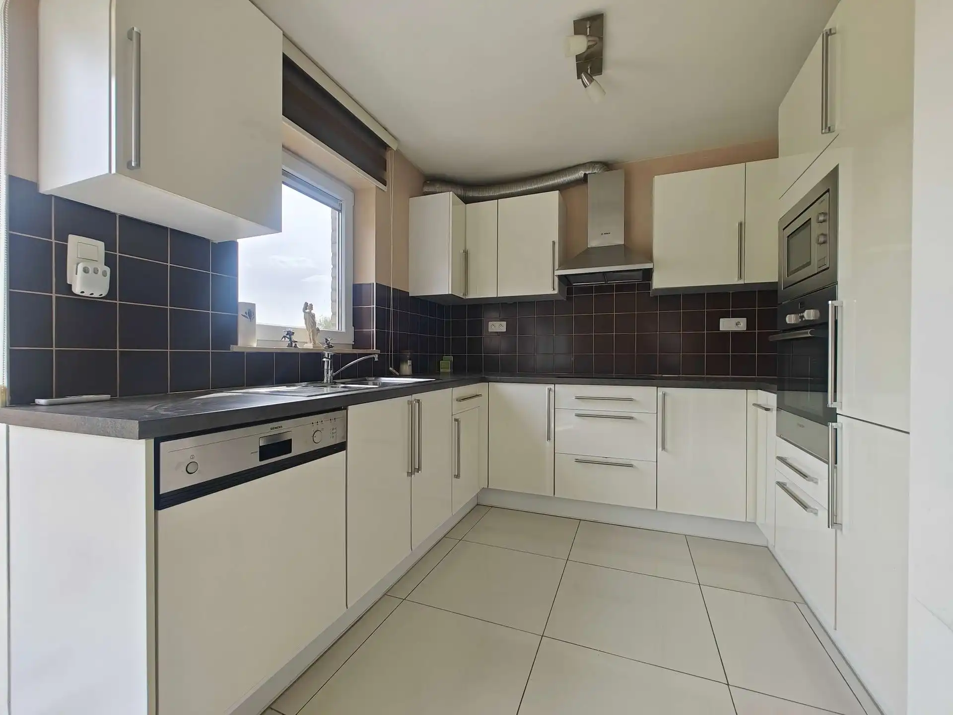 Duplex appartement voorzien van 2 slaapkamers en een aparte garage foto 10