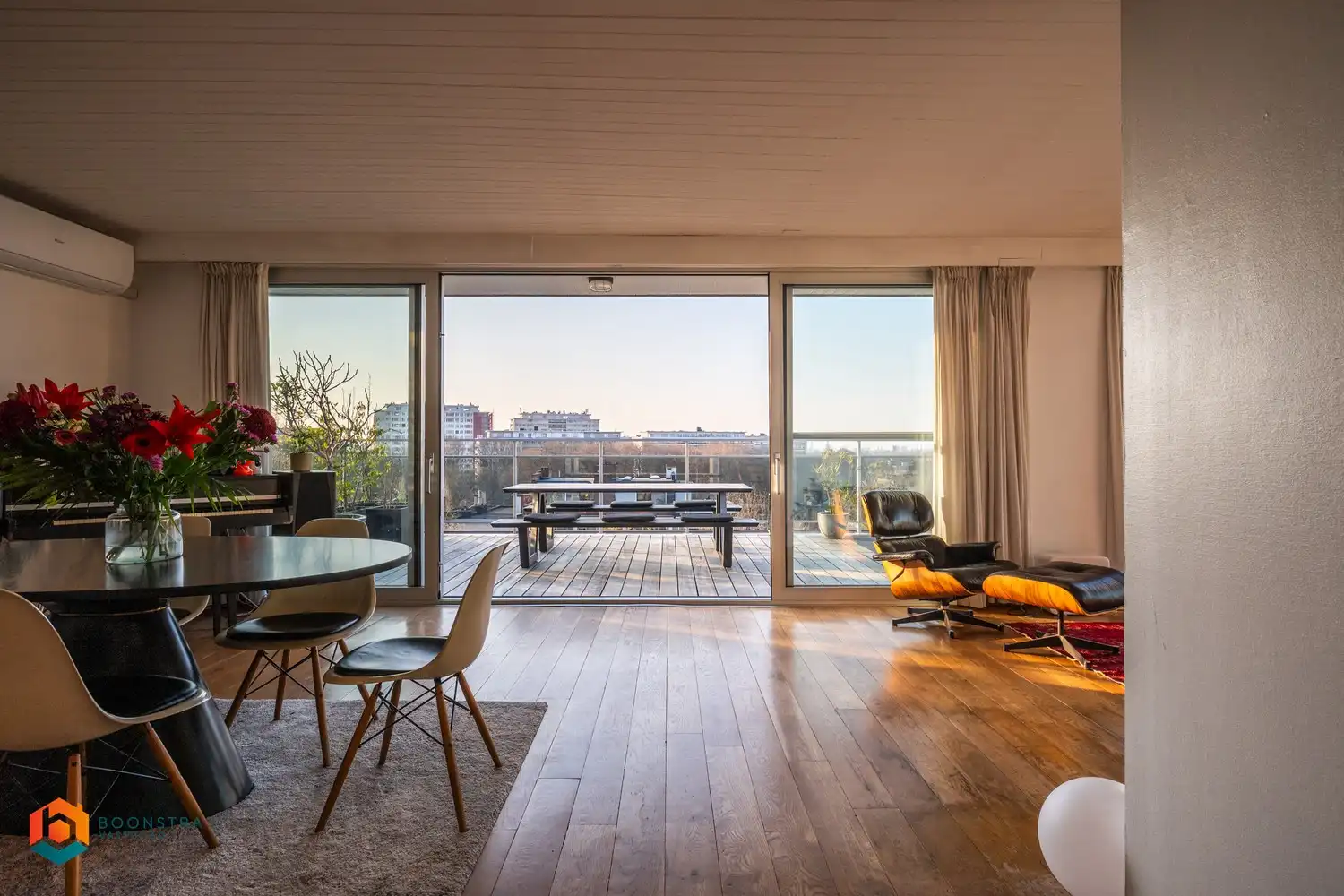 Exclusieve penthouse met 3 slpkrs, zéér riant terras (115 m²) en 2 autostaanplaatsen foto 2