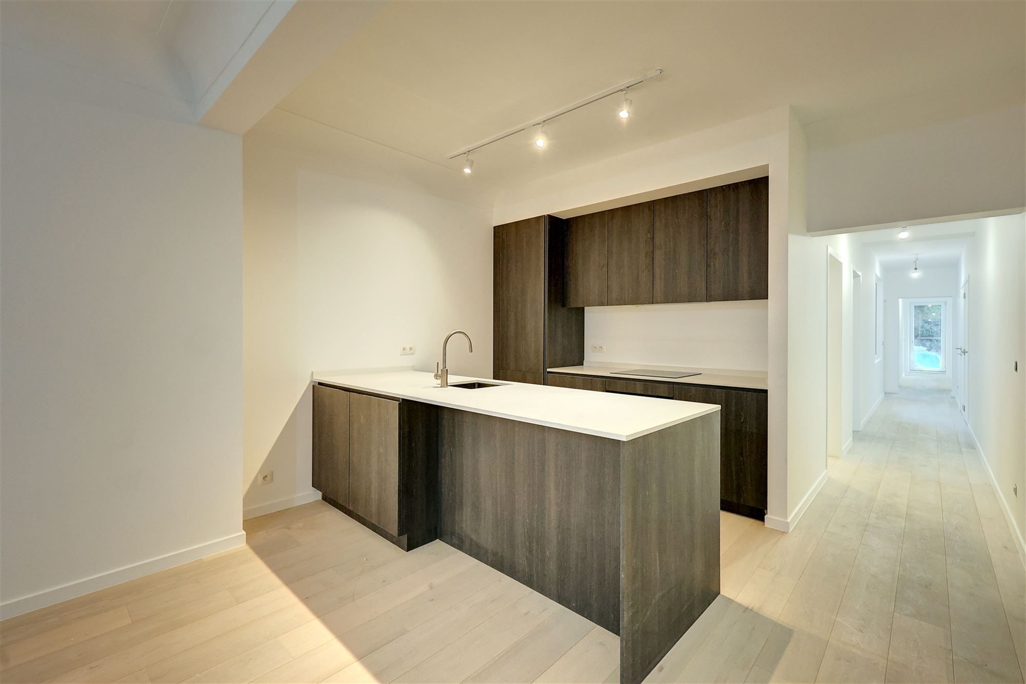 Gerenoveerd gelijkvloers appartement met tuin 2-3 slpks, 2 bdks in Markgravewijk foto 3