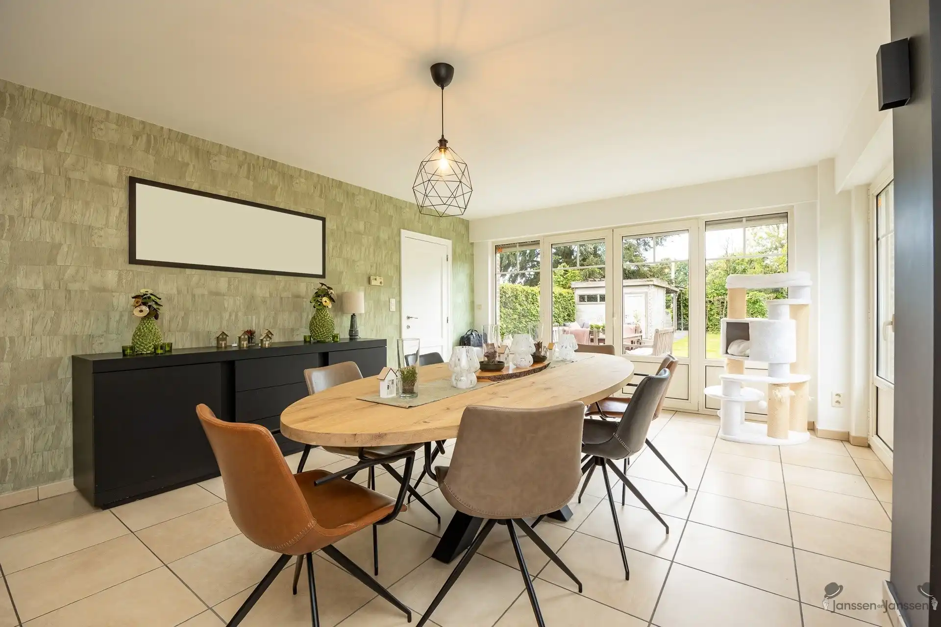 Ruime HOB met 5 slaapkamers en tuin foto 5