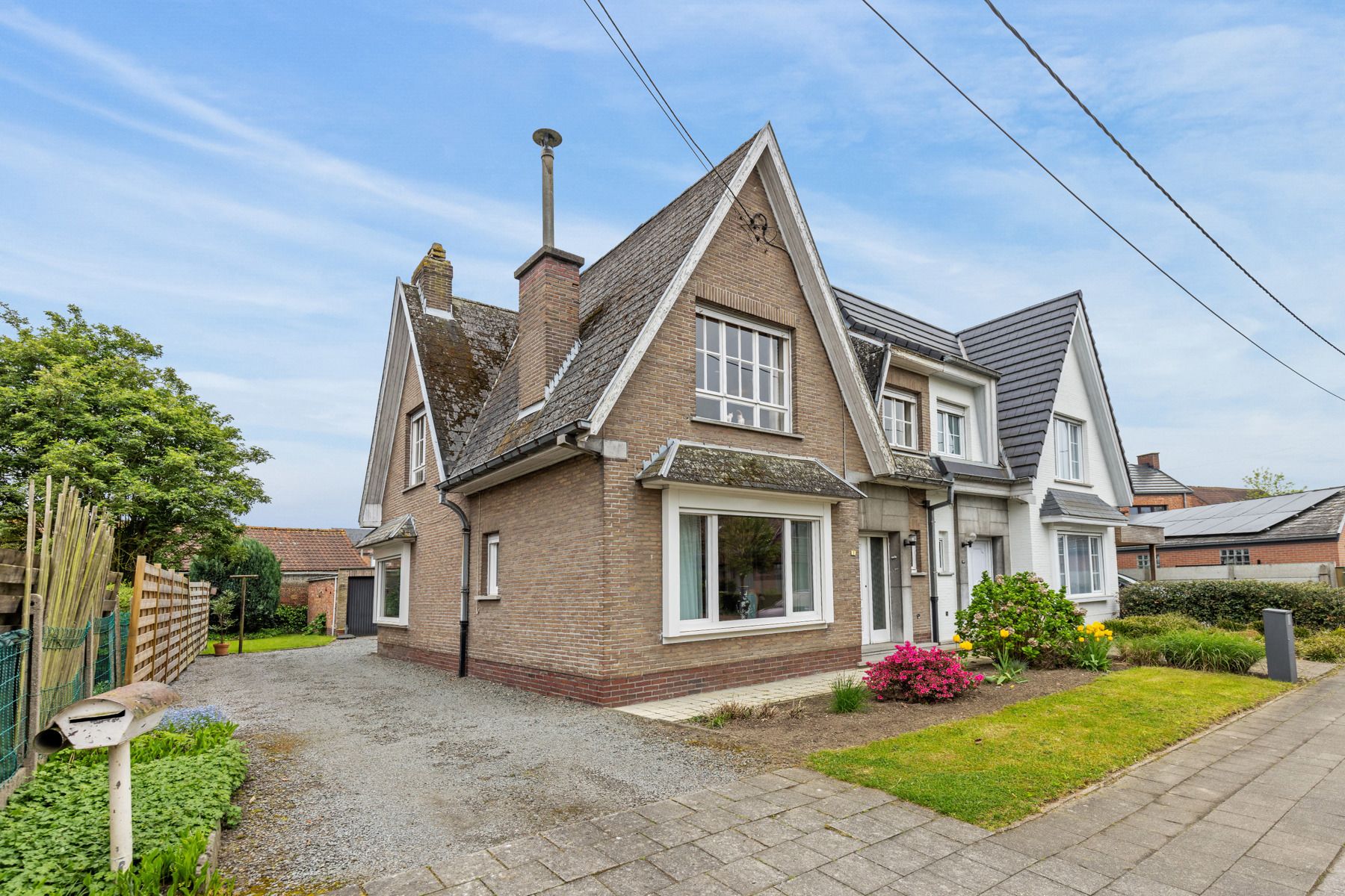 Hoofdfoto van de publicatie: Lichtrijke 3-slpk woning met veel potentieel in Schellebelle