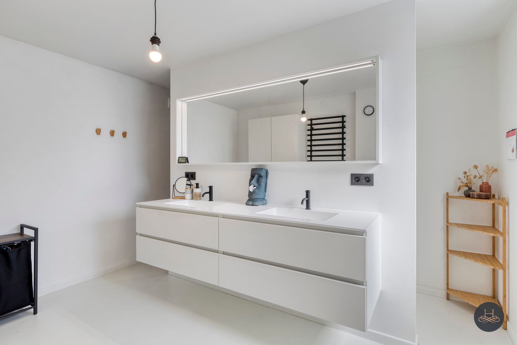 Volledig gerenoveerde open woning met ruime, praktische tuin foto 15