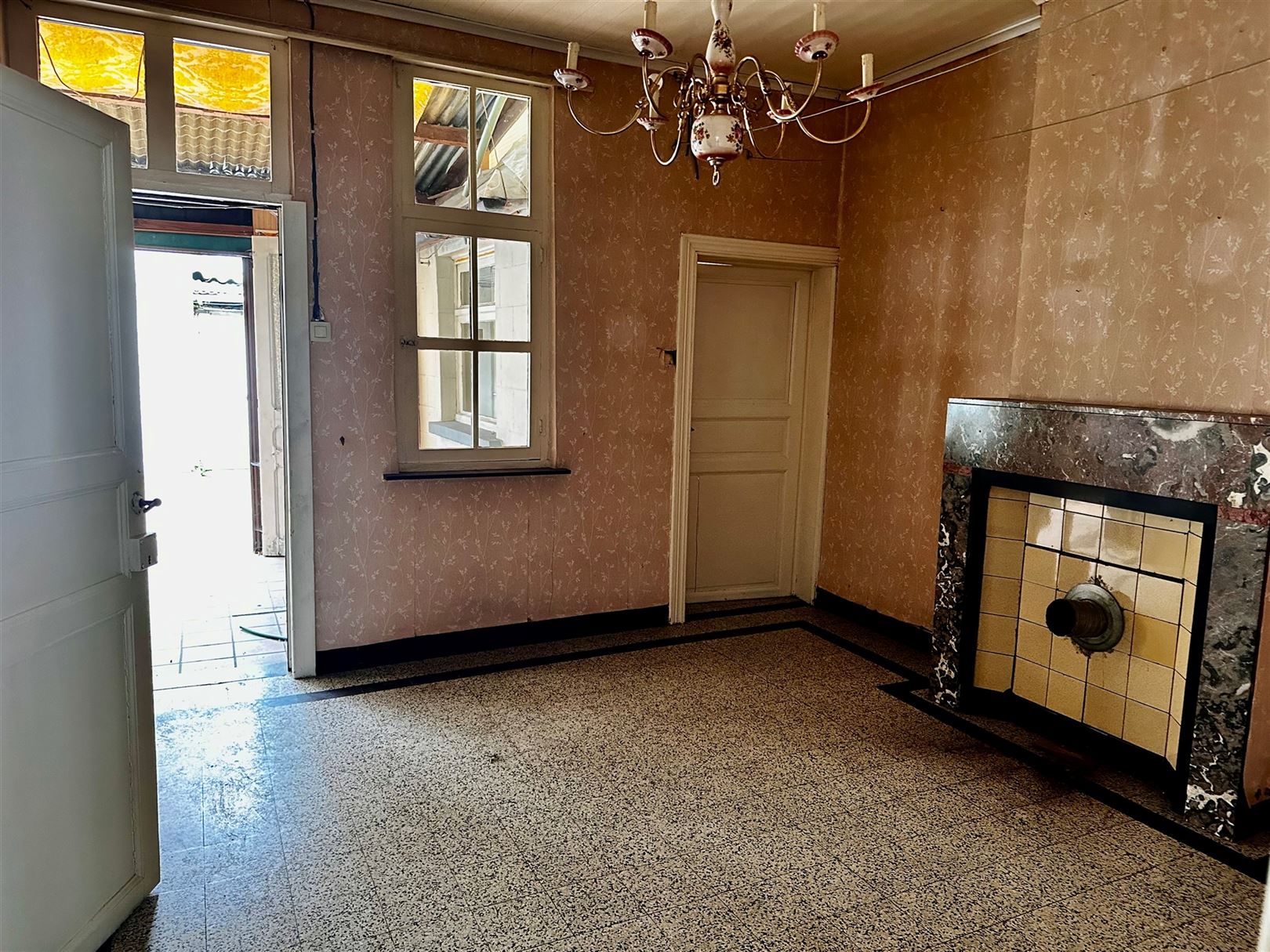Te renoveren/ te slopen woning te Ename foto 3