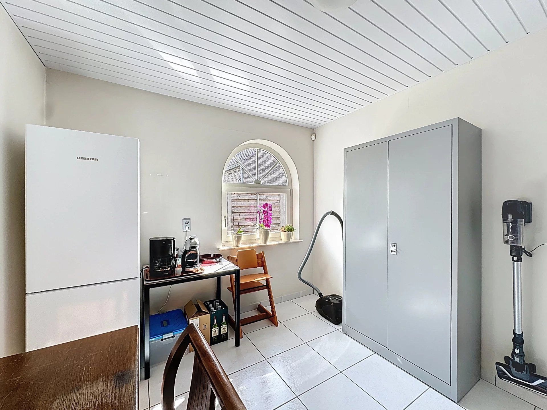 Mooie, vrijstaande woning gelegen op een perceelsgrootte van 9 are, met maar liefst 4 slaapkamers en een ruime dubbele garage. foto 23