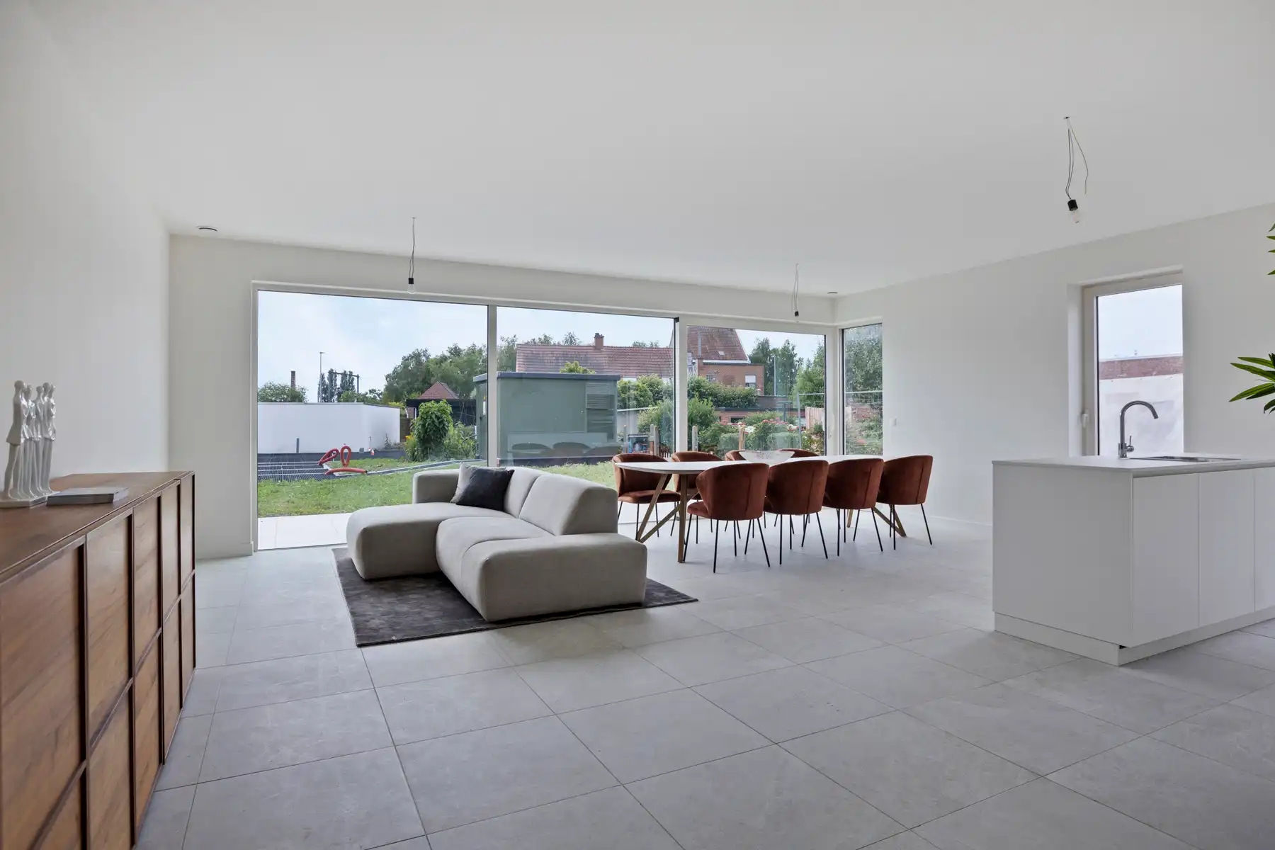 Uniek gelijkvloersapp. met veel lichtinval en private tuin! foto 3