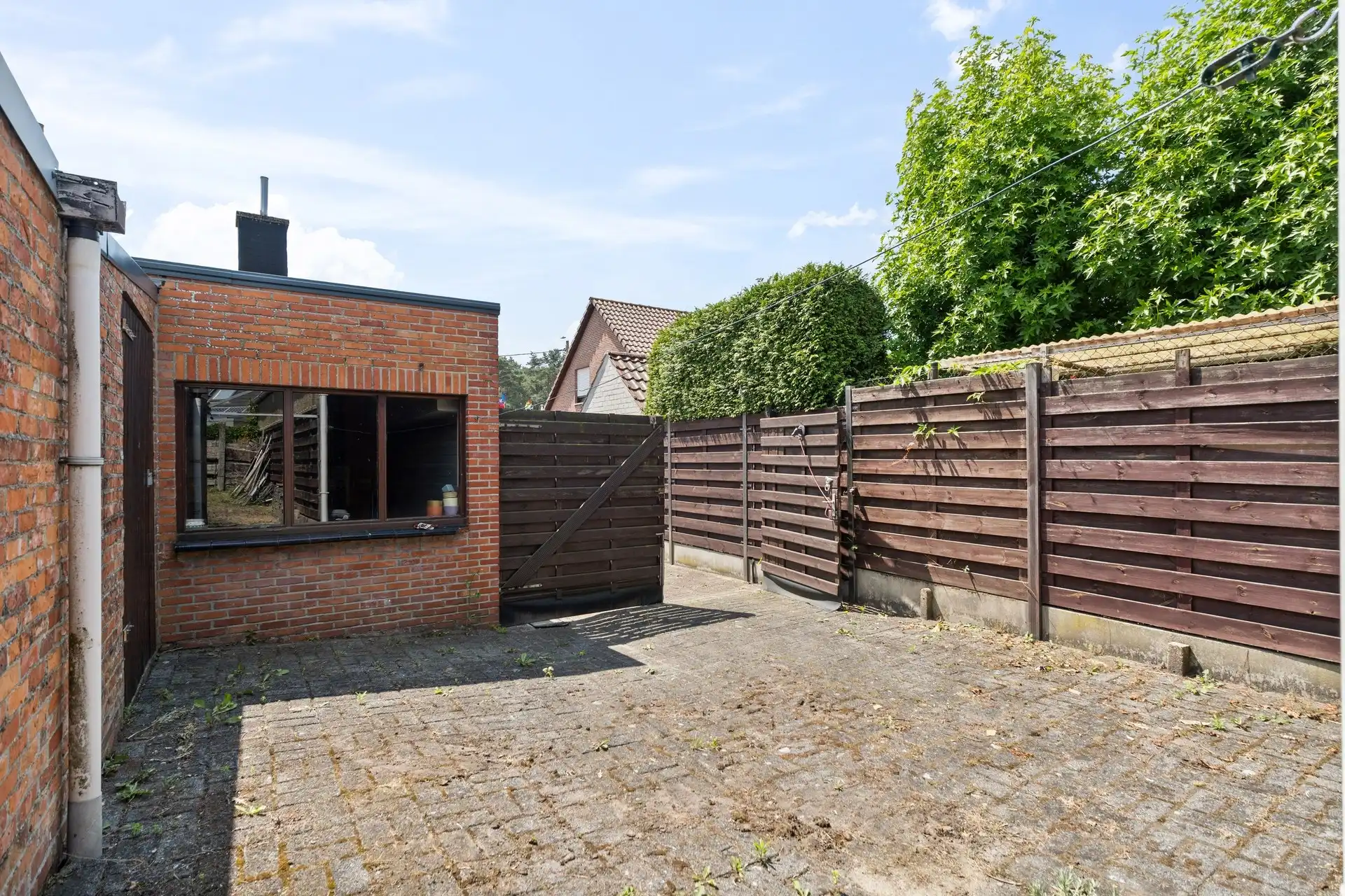 Te renoveren Half open bebouwing op eeen gunstige locatie foto 25