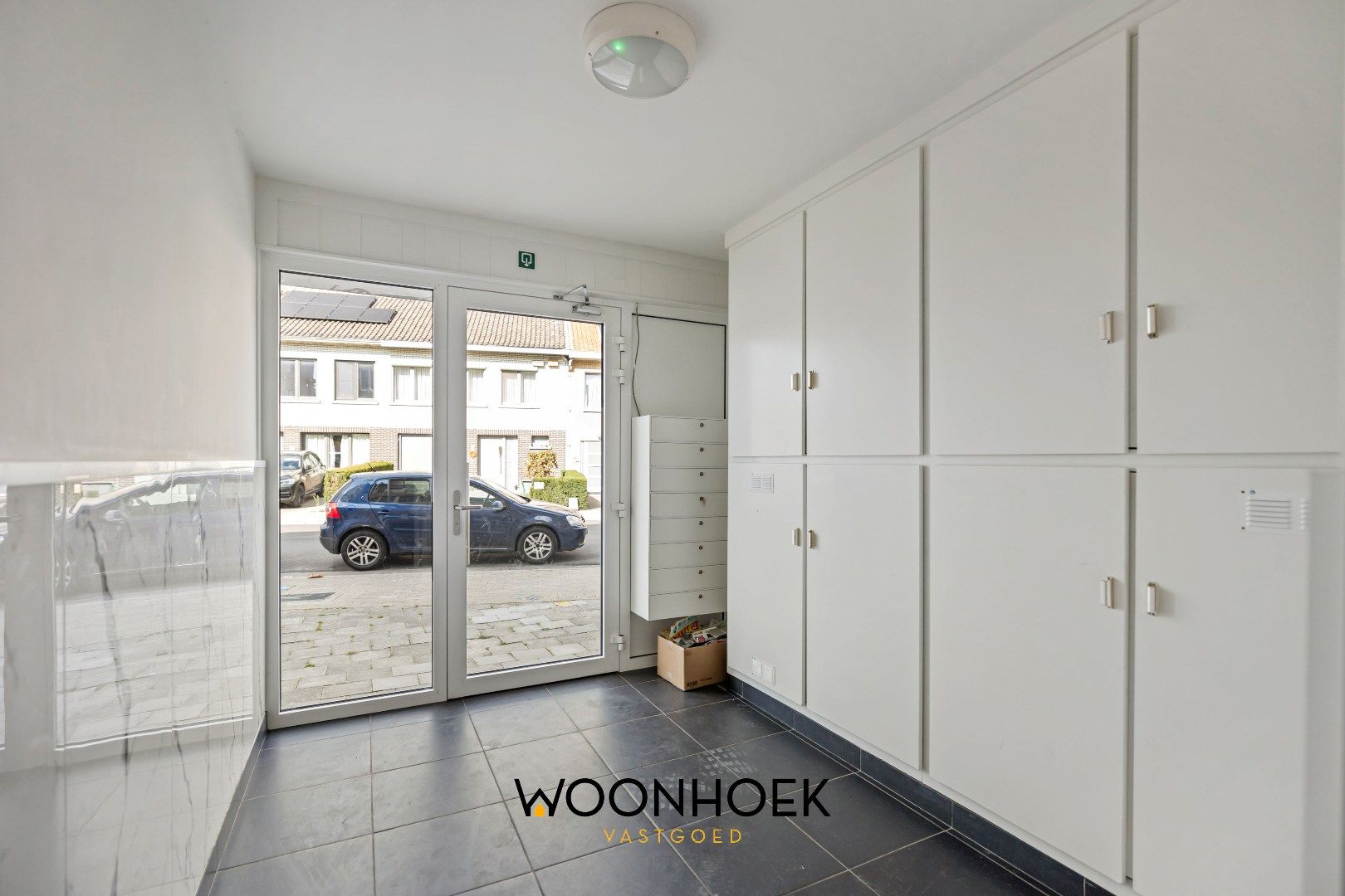 Gerenoveerd appartement op toplocatie te Belsele! foto 13
