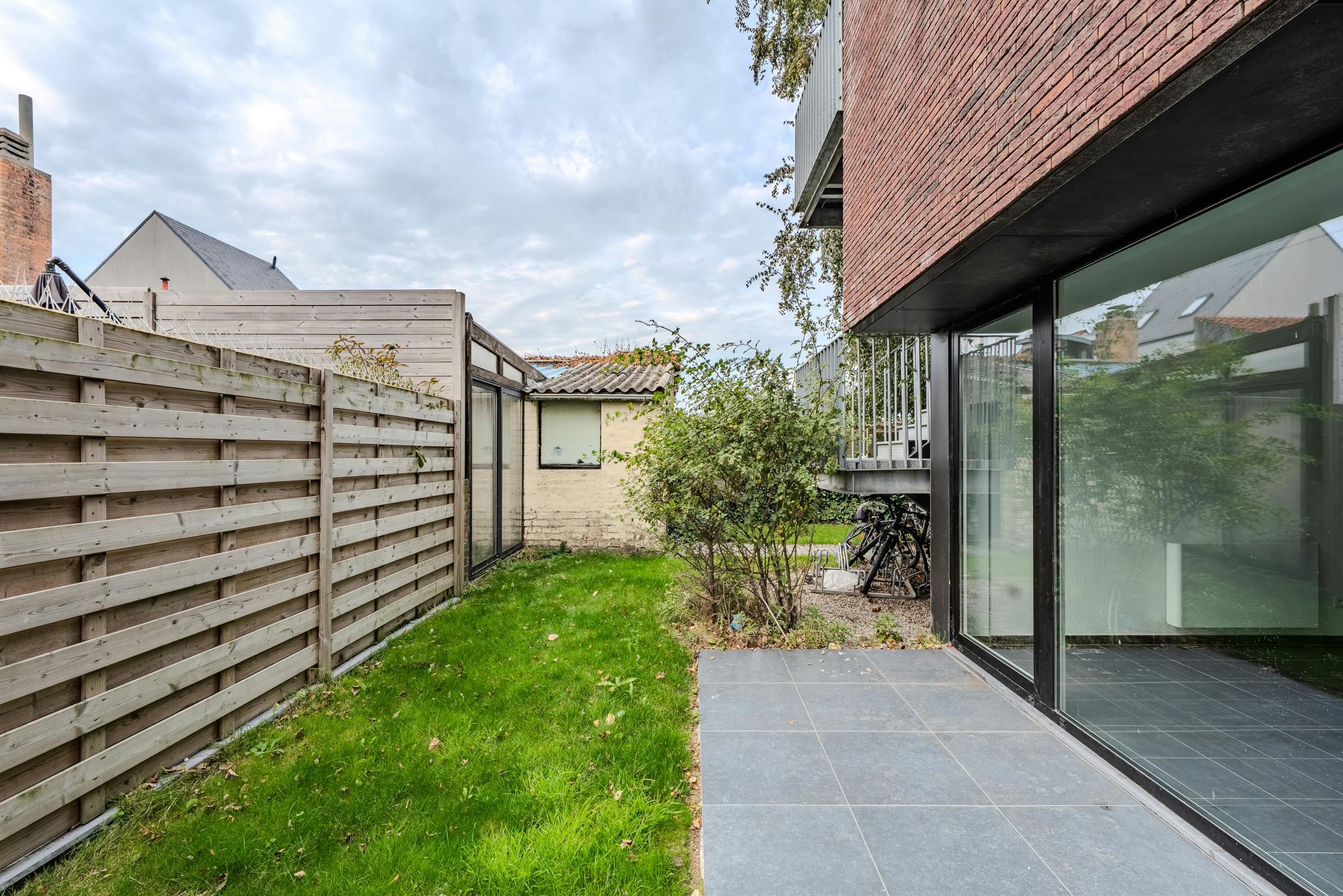 Lichtrijke studio met slaaphoek en met tuintje te Bredene  foto 6