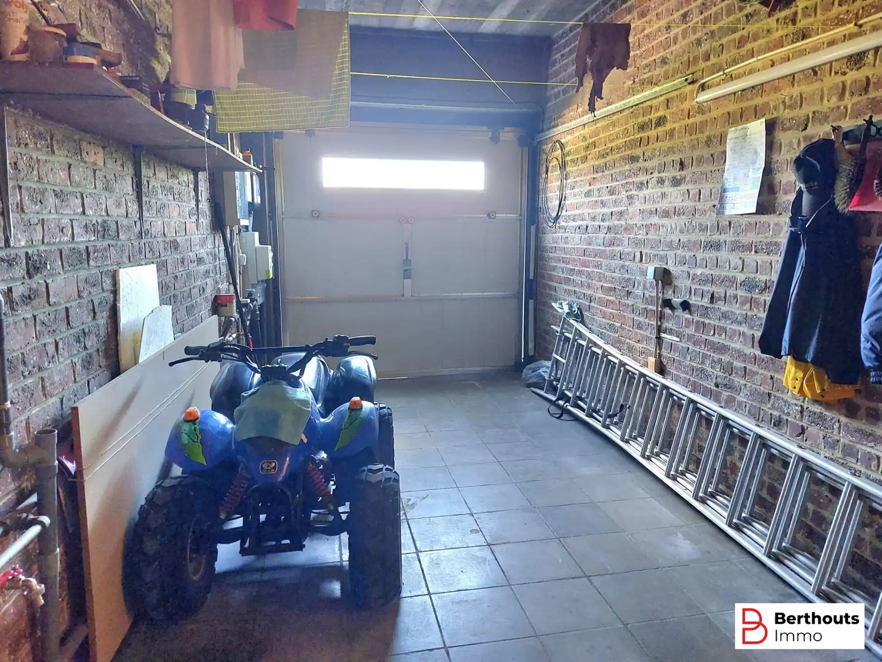 SUPER GELEGEN RIJWONING MET GARAGE  foto 15