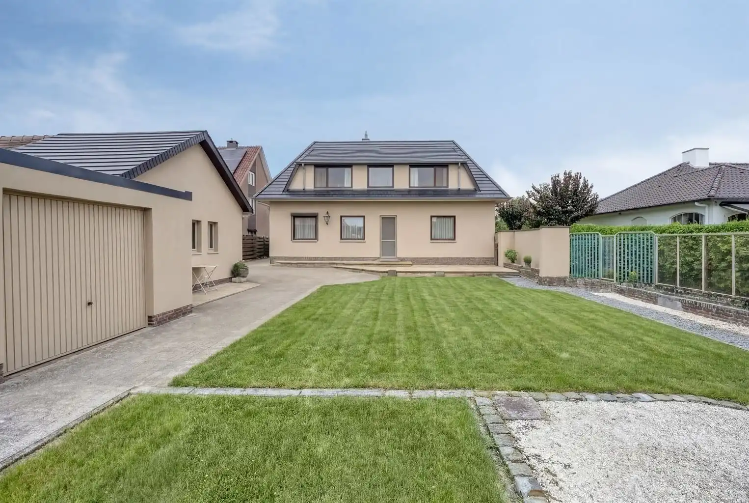 Vrijstaande woning met 4 slaapkamers, ruime tuin en garage op een riant perceel van 9a99ca, rustig gelegen nabij het centrum van Maaseik.  foto 25