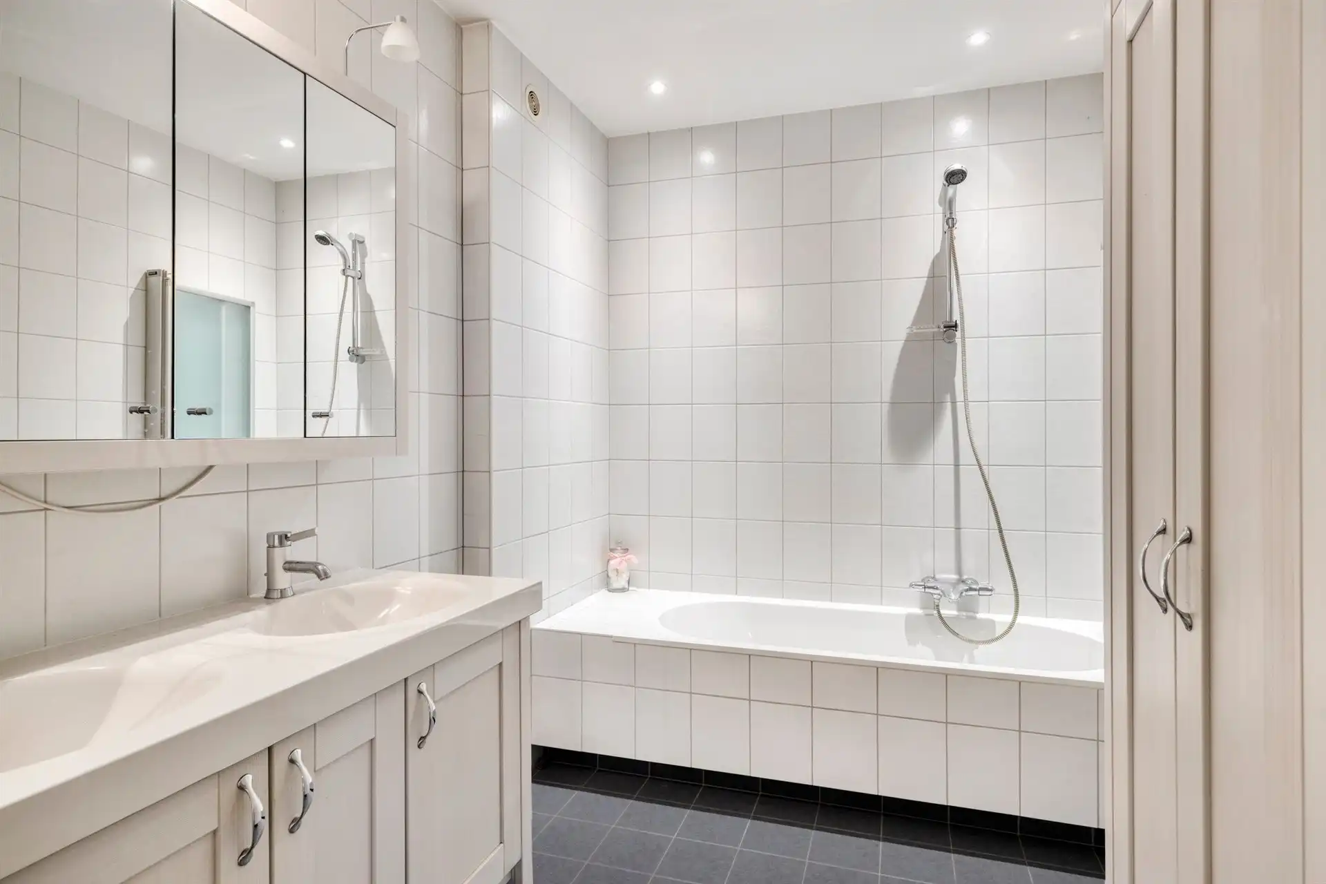 Uitstekend gelegen 3 slaapkamerappartement met 2 autostaanplaatsen (105m²) foto 11