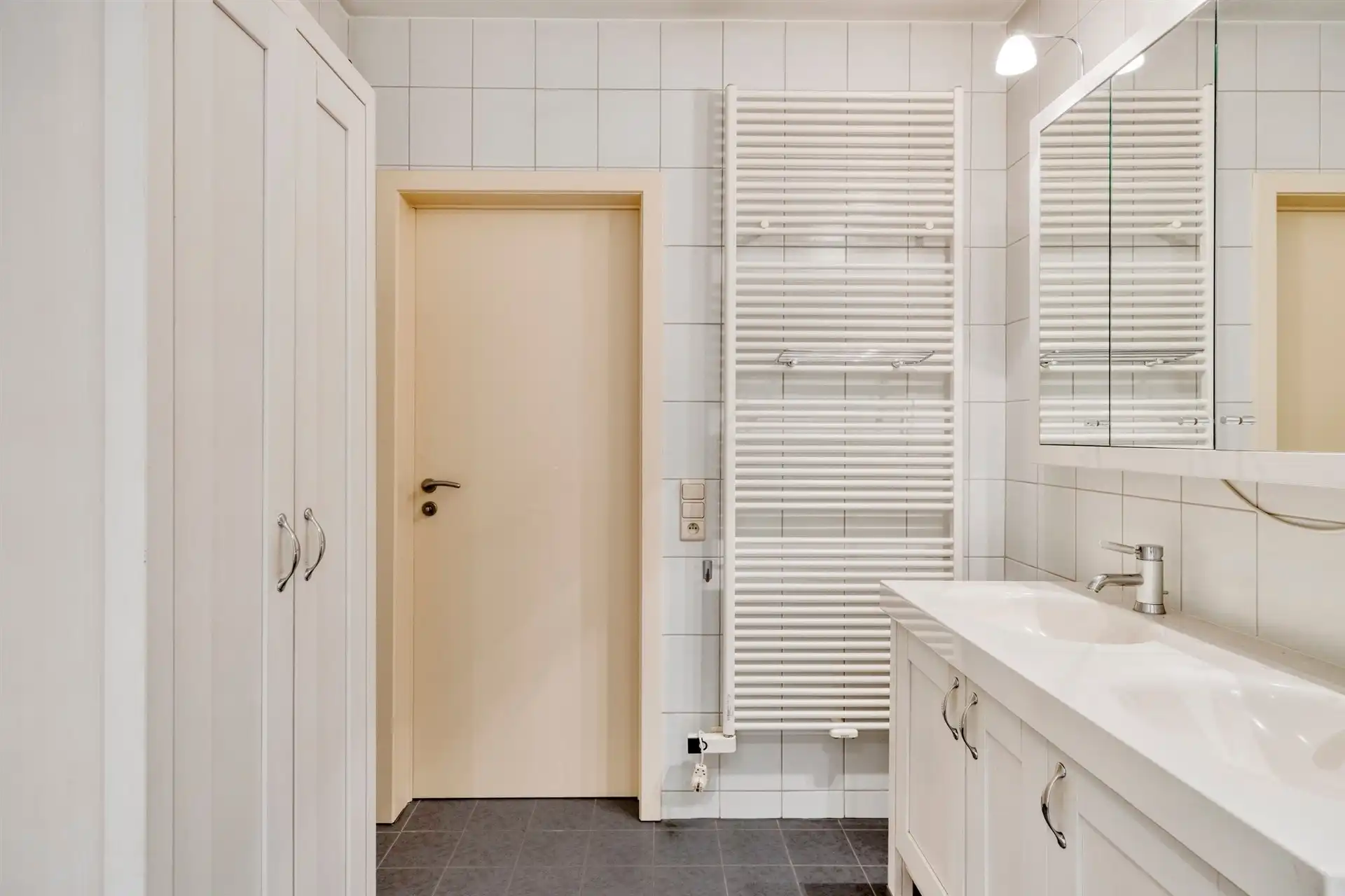 Uitstekend gelegen 3 slaapkamerappartement met 2 autostaanplaatsen (105m²) foto 11