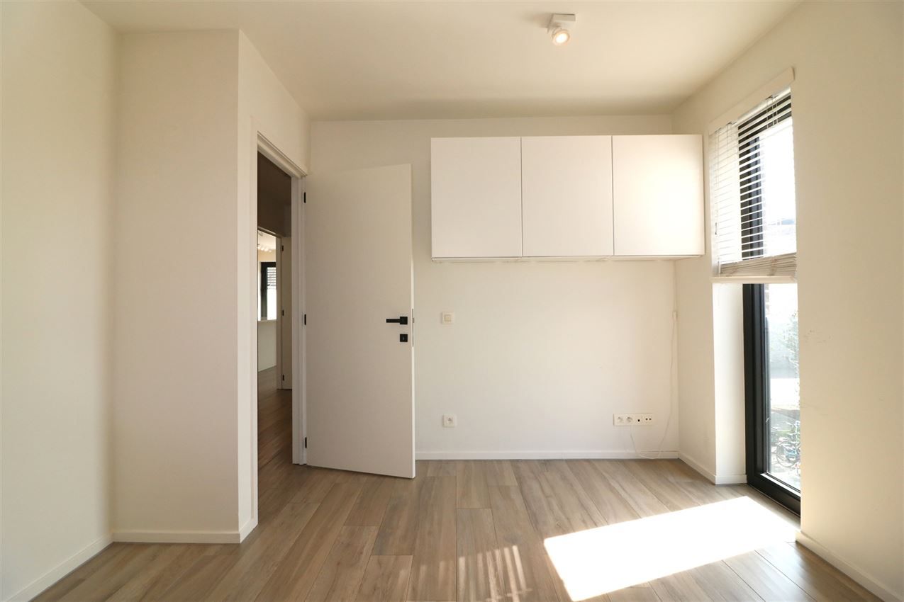 Zonnig appartement met ruim terras, twee slaapkamers in centrum foto 15