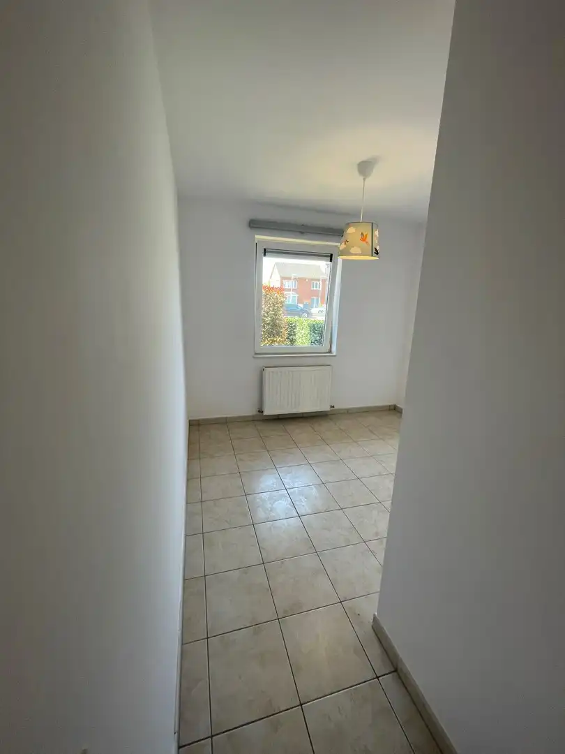 Gelijkvloers appartement met 2 slaapkamers en terras met groen uitzicht te Diepenbeek. foto 8