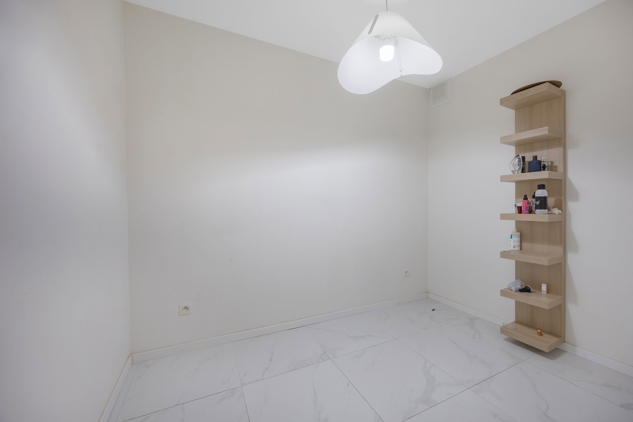 volledig gerenoveerd appartement met 2 slaapkamers en terras foto 13