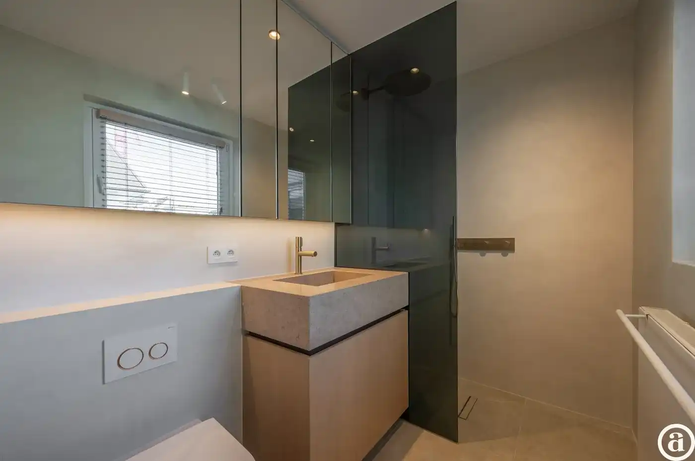 Luxueus gerenoveerd hoekappartement met zeezicht vlakbij de wandeldijk in het Zoute. foto 26