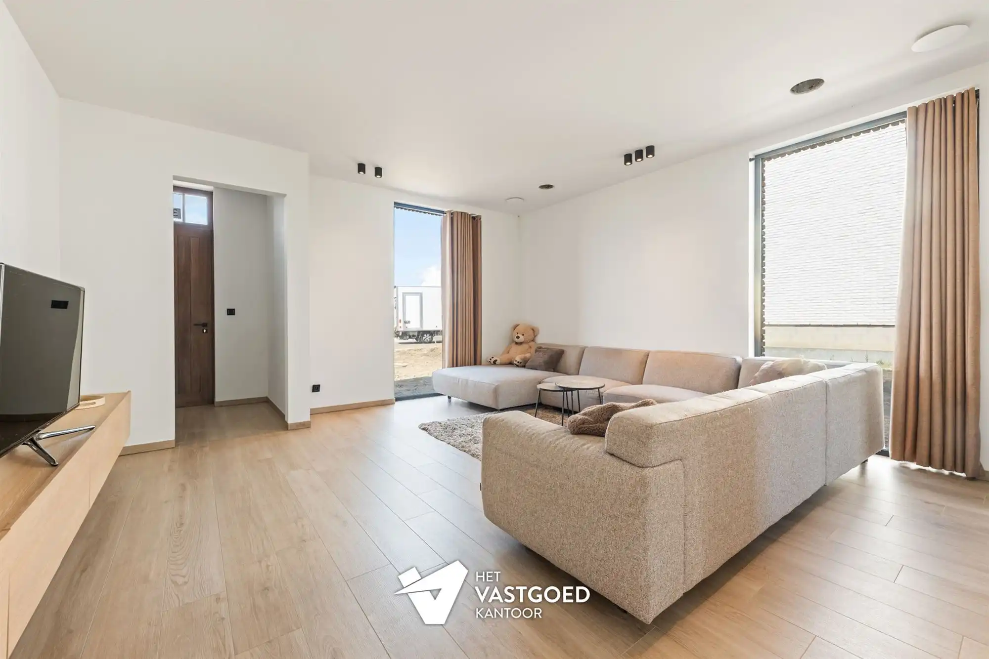ZEER RUIME NIEUWBOUWWONING UITERST RUSTIG GELEGEN OP EEN PERCEEL VAN 1628M² TE OOSTHAM foto 5