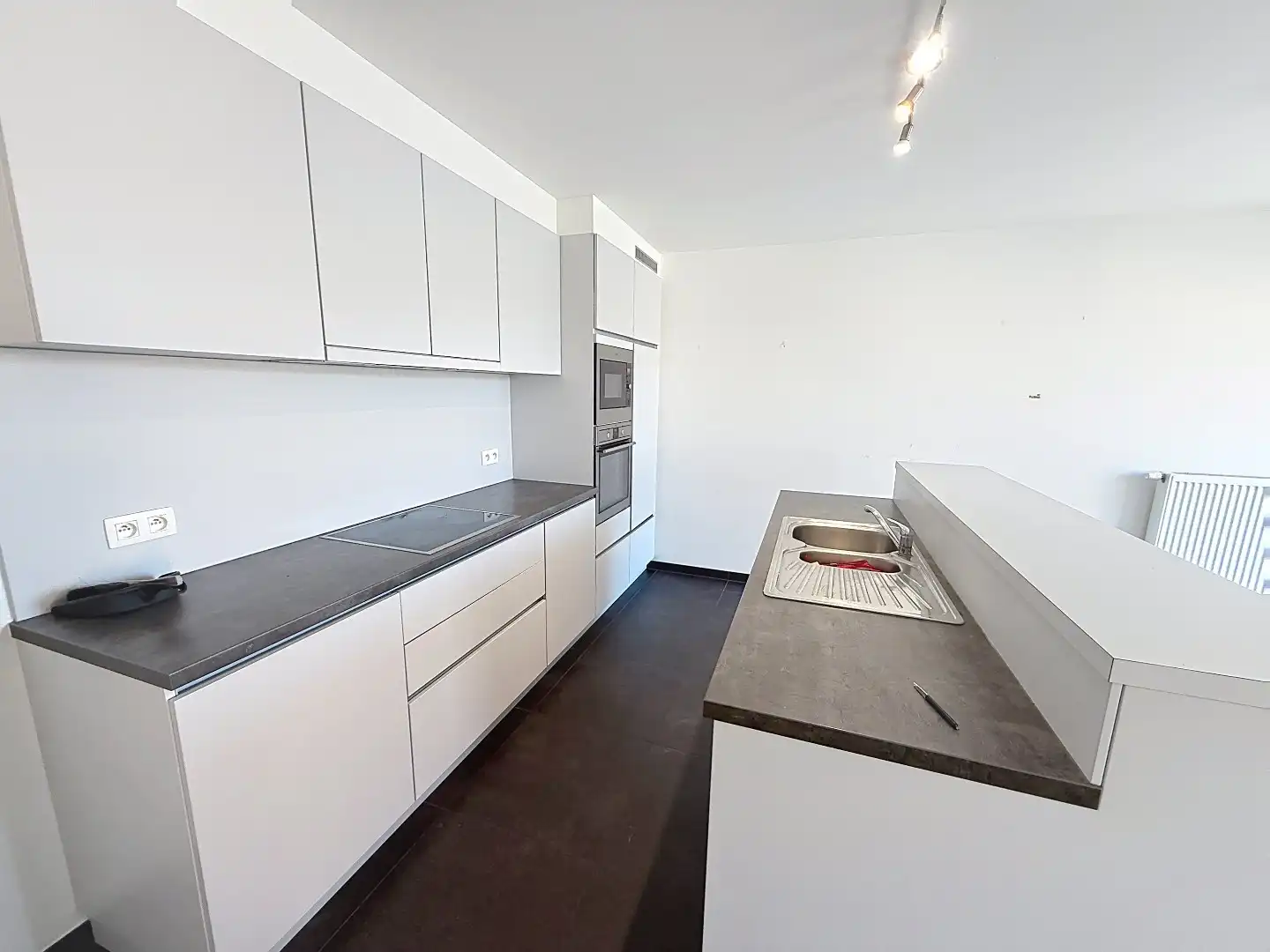 Centraal gelegen appartement met 2 slaapkamers, terras én garage foto 2
