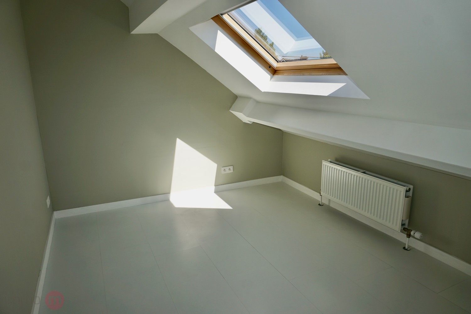 Ruime halfopen ééngezinswoning met 5 slaapkamers en een grote tuin. foto 19
