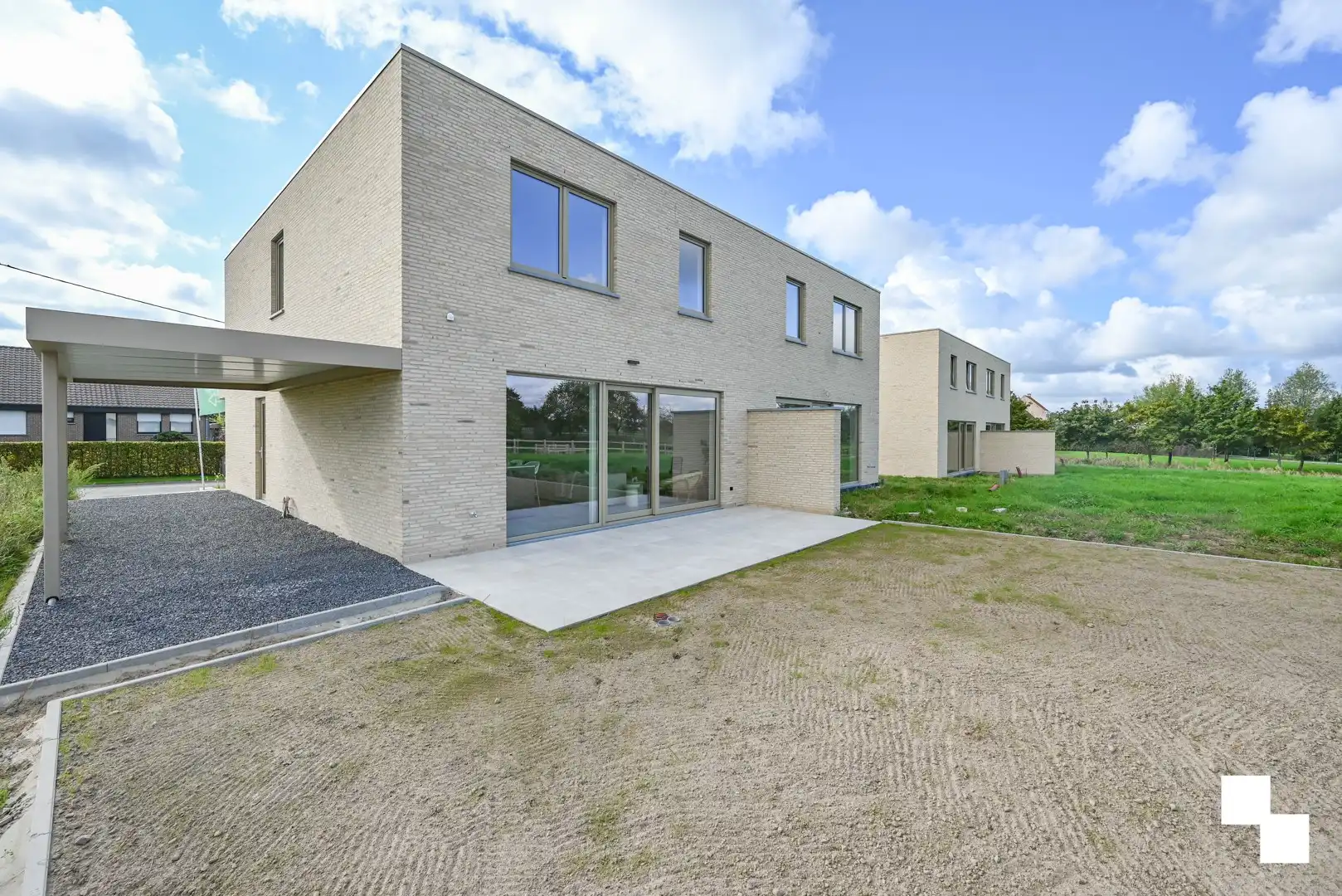 Hoogwaardig afgewerkte halfopen nieuwbouwwoning foto 21