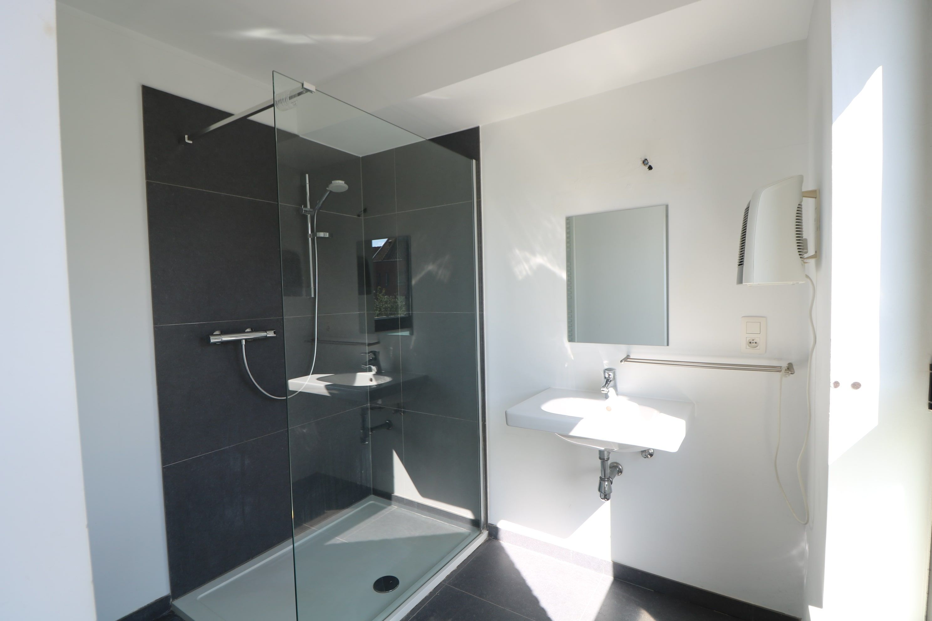 Modern, ruim 2-slaapkamerappartement (113 m²) in het hart van de gezellige binnenstad van Blankenberge.  foto 8