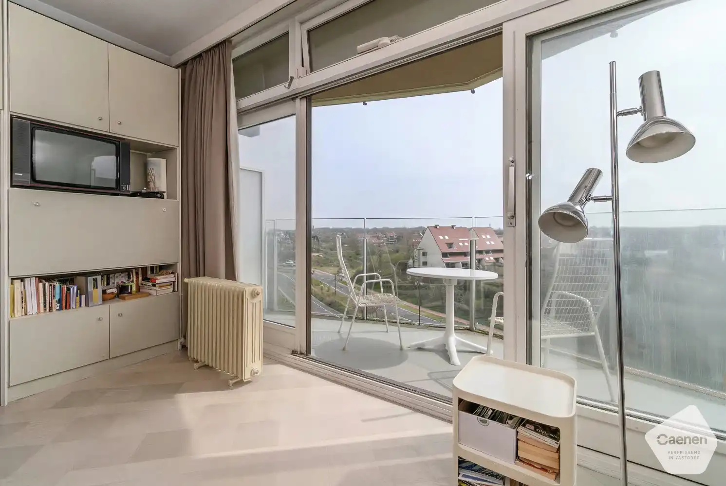 Te renoveren of op te frissen studio met zonnig terras en staanplaats inbegrepen foto 3