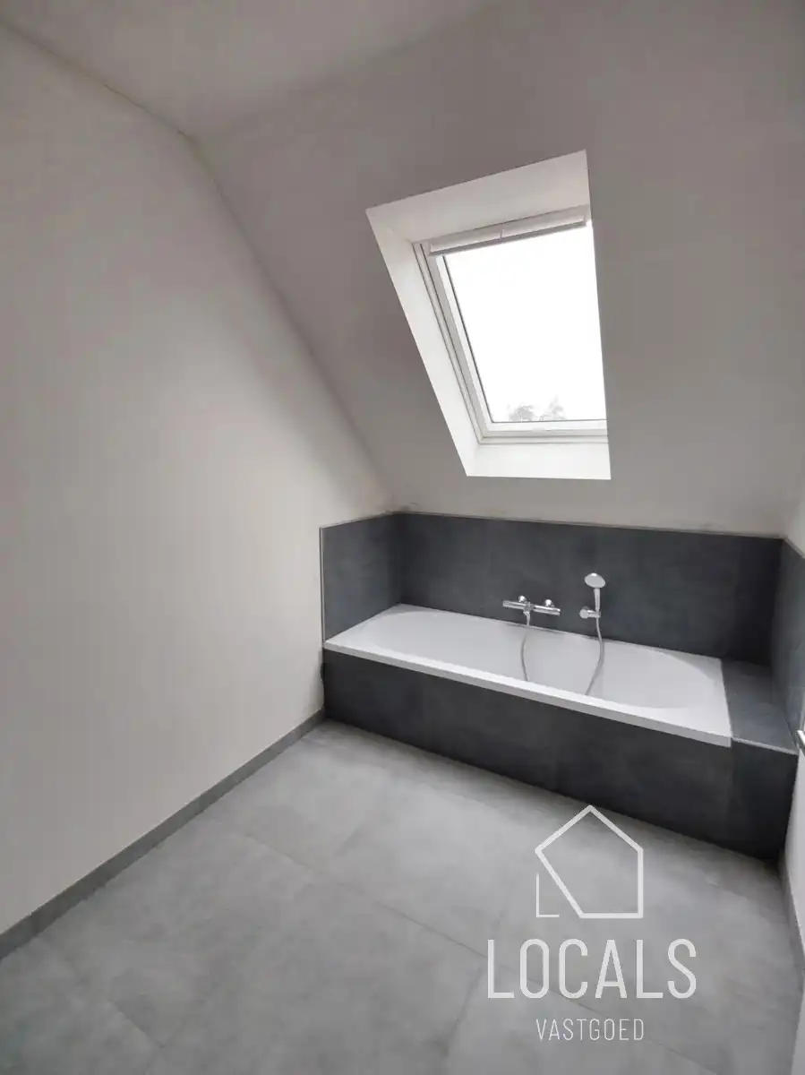 Ruime woonst met 4 slaapkamers, 2 badkamers en tuin foto 20