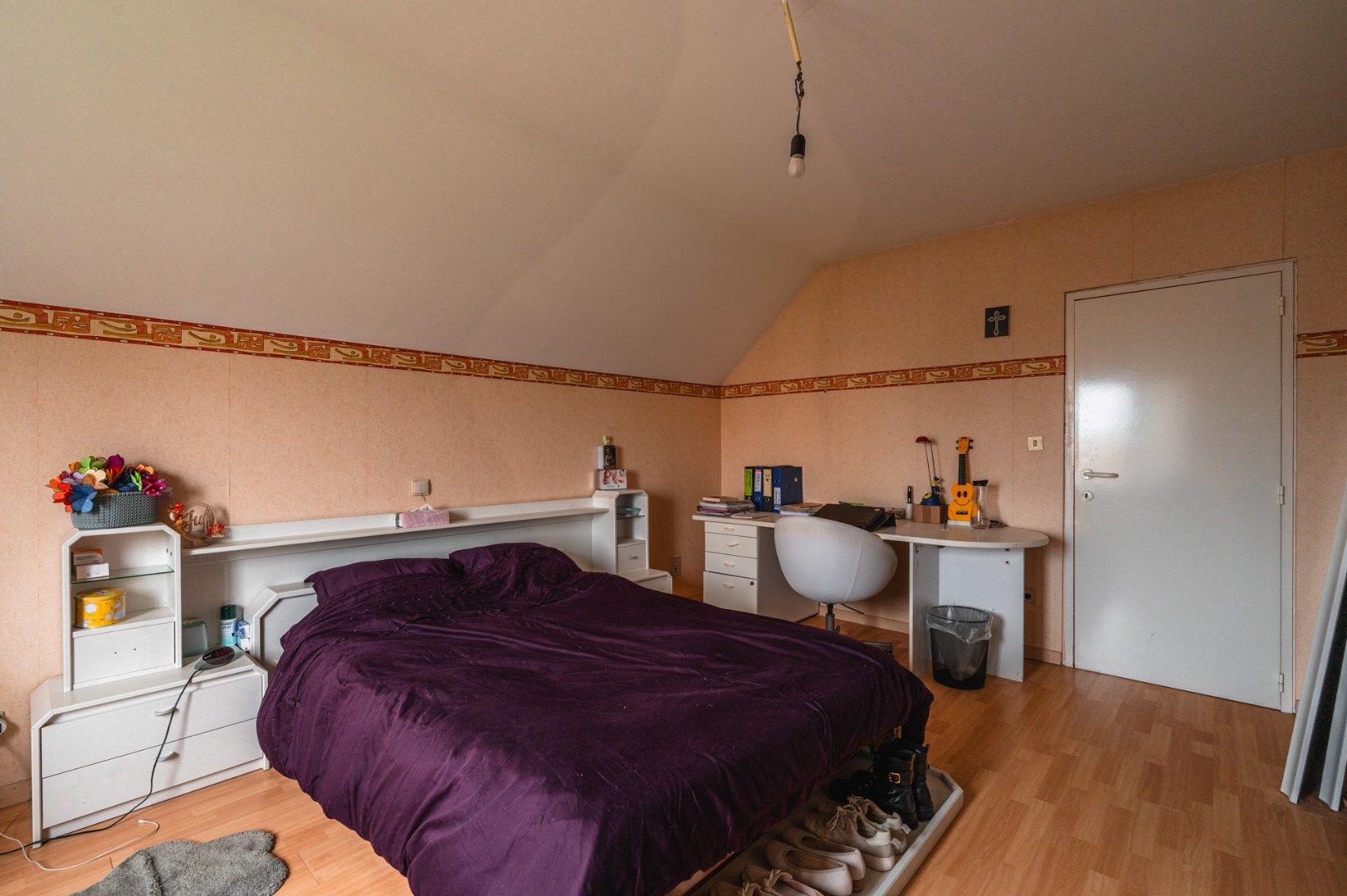 Villa met 6 kamers,  garage, 44 zonnepanelen, en veel ruimte op 810 m² foto 16