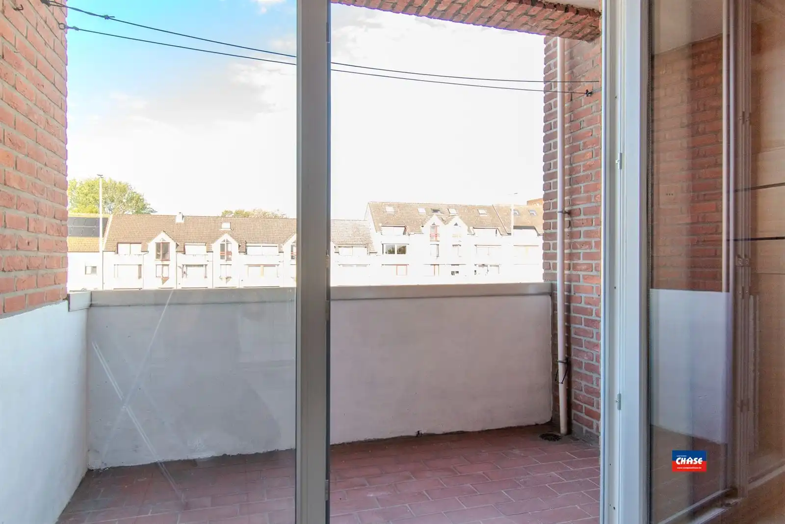 Lichtrijk appartement met terras op de eerste verdieping foto 5