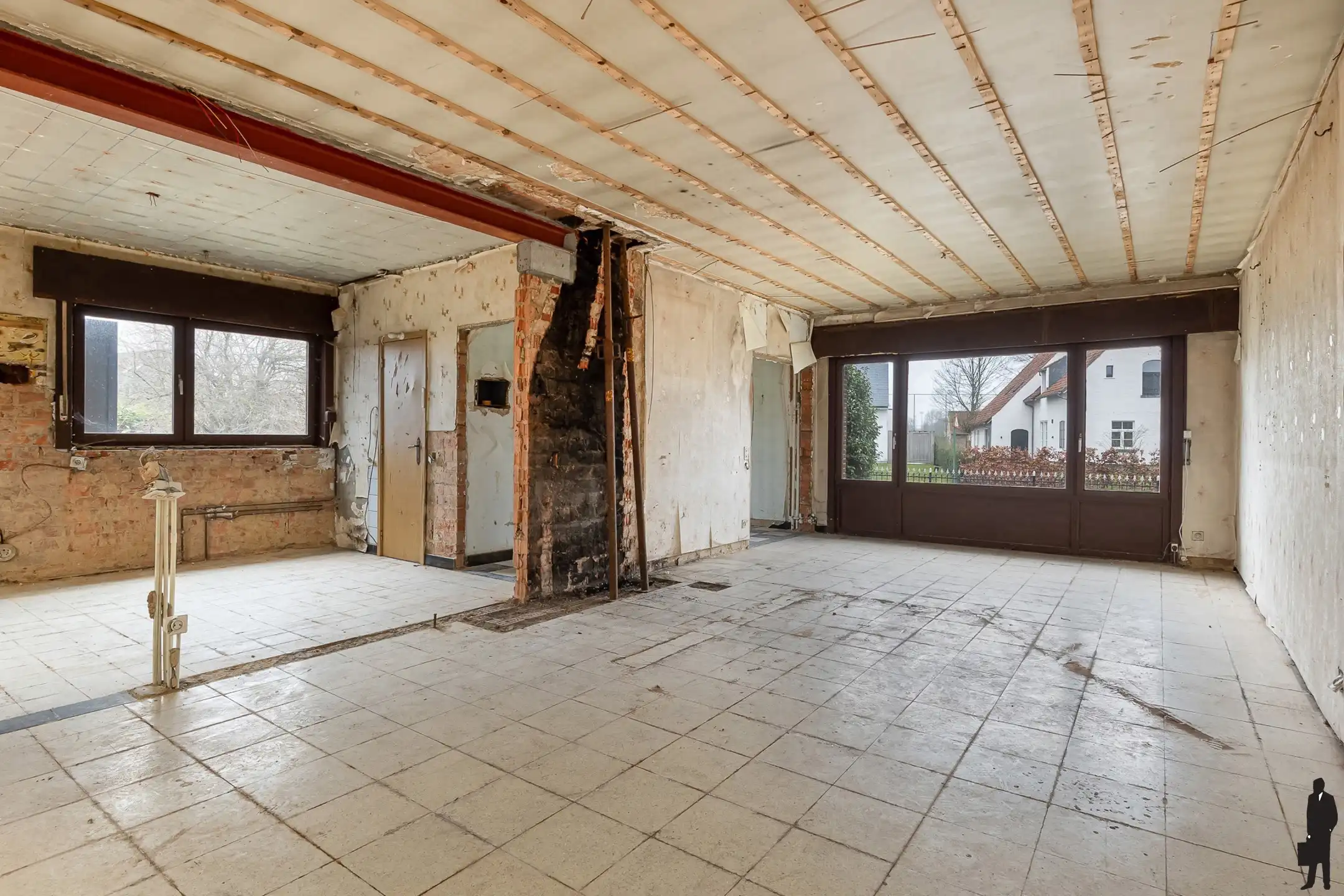 Vergund renovatieproject met veel potentieel op topligging foto 4