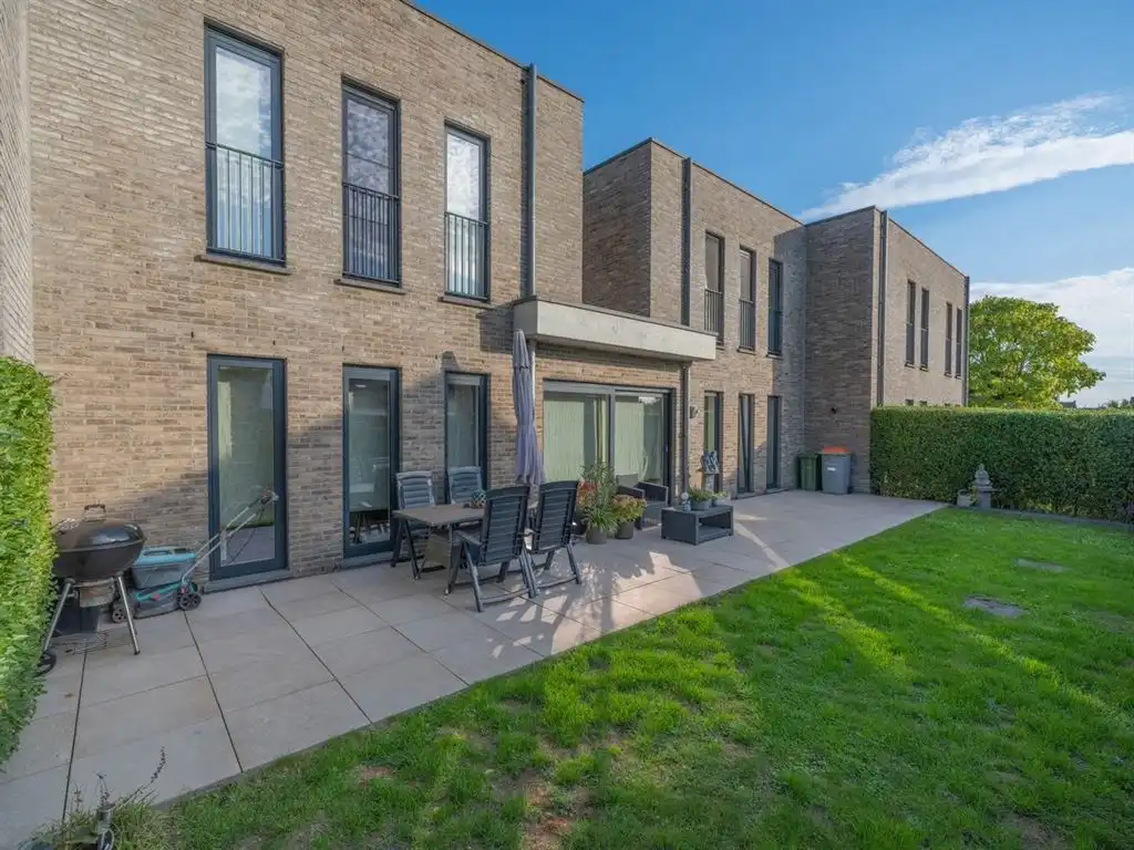 Modern gelijkvloers appartement met ruim terras en private tuin foto 2
