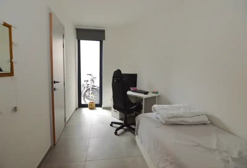 Appartement met 3 slaapkamers, terras en autostaanplaats te Boortmeerbeek. foto 8