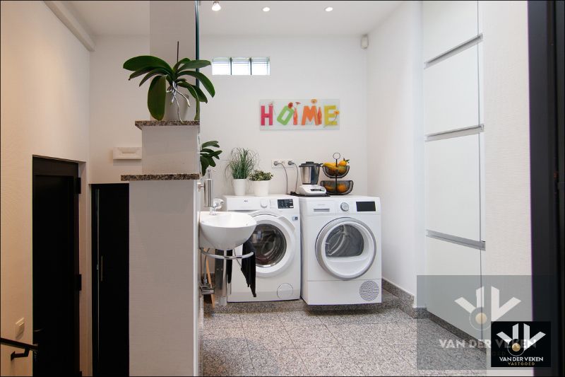 Karaktervolle en ruime woning met hoogwaardige afwerking en bijgebouw te As foto 15