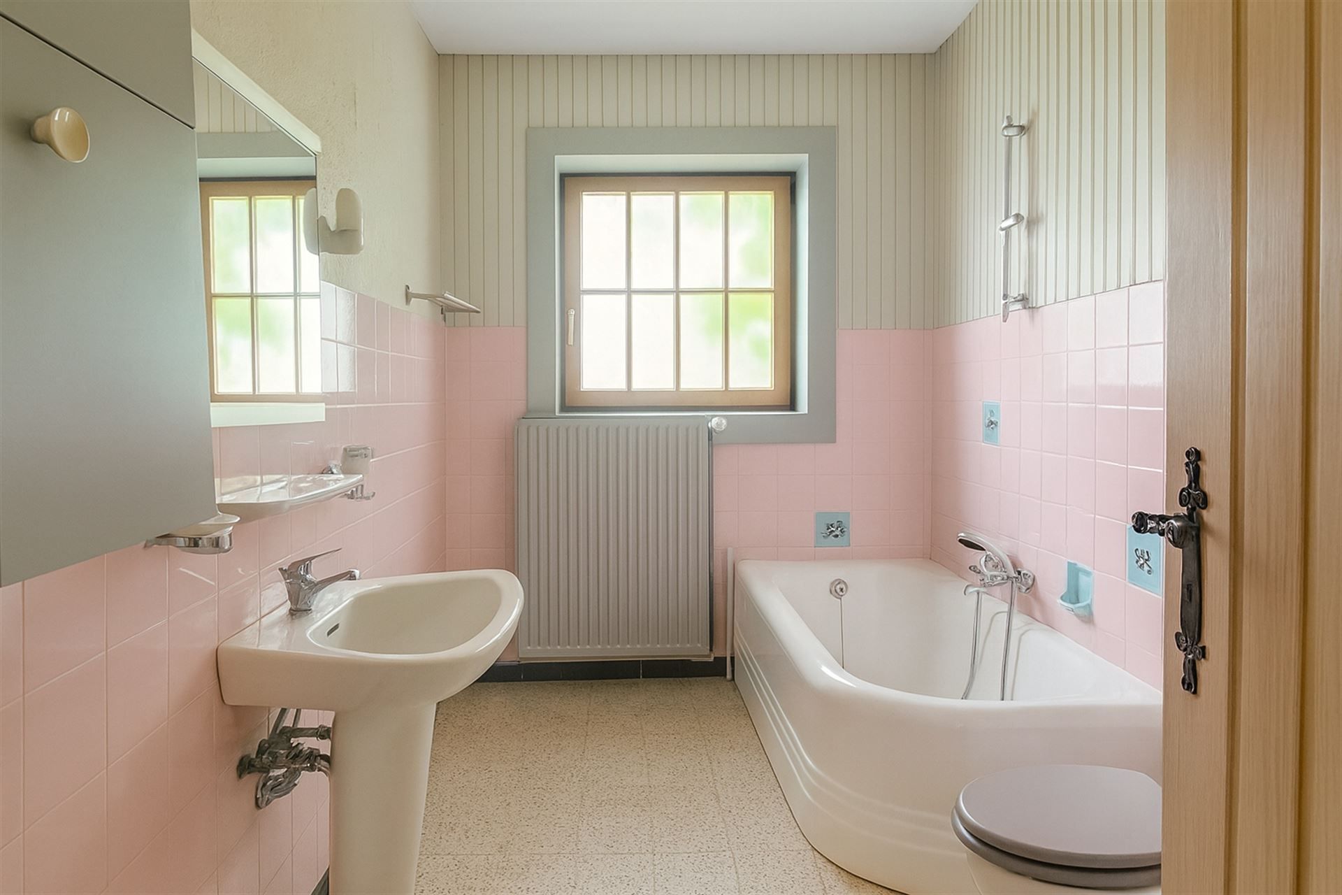 Ruime villa met extra woonhuis/praktijk op 4853m²! foto 8