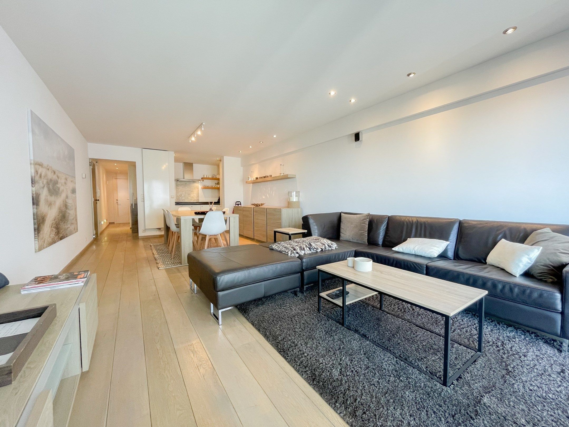 Drie slaapkamer appartement met een open zicht gelegen nabij het Driehoeksplein.  foto 5