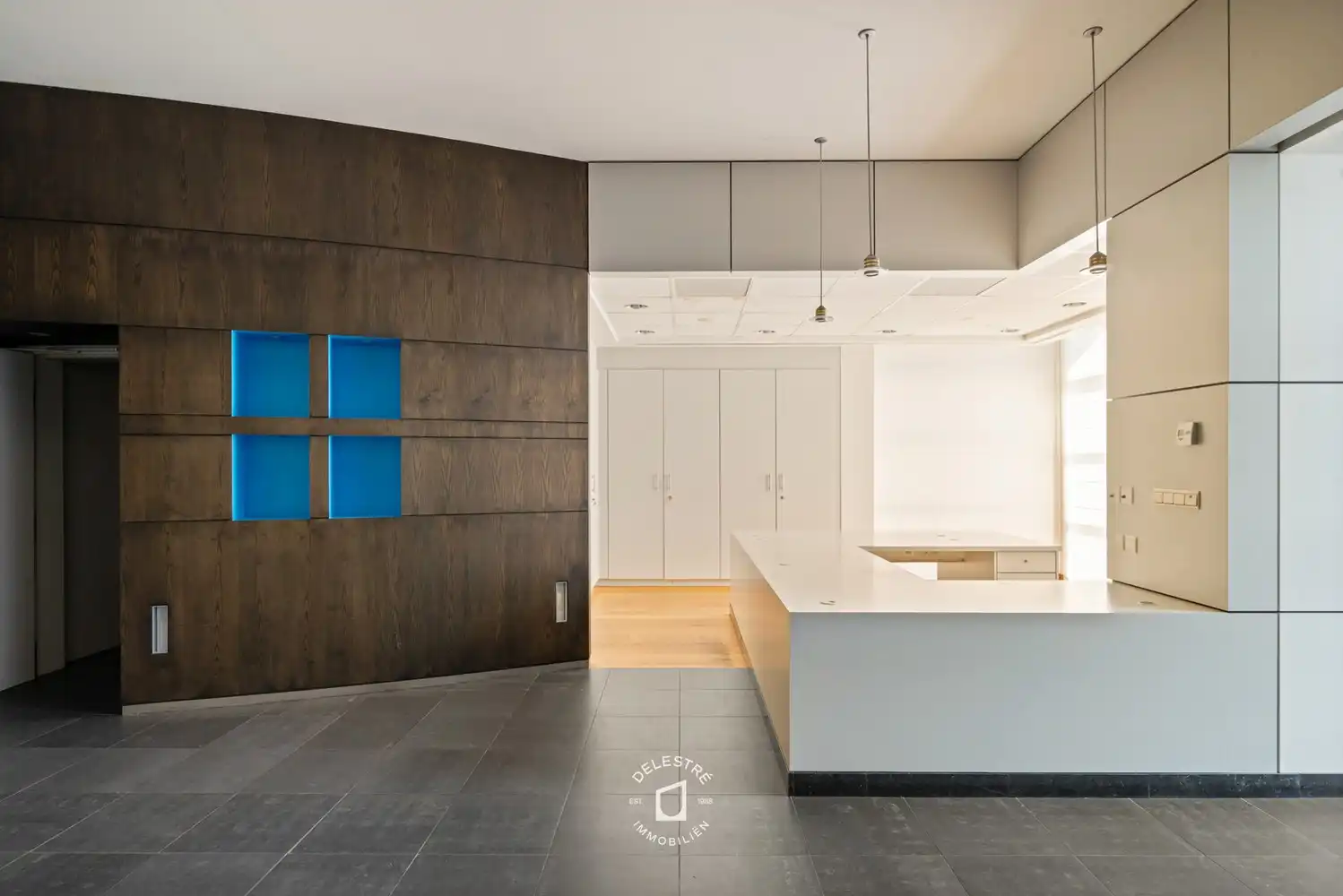 Veelzijdig investeringspand met 3 APP., MAGAZIJN, STAANPLAATSEN EN HANDELSPAND foto 8