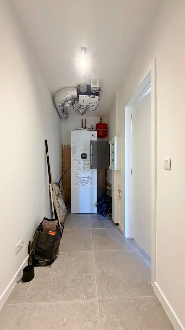 VOLLEDIG GERENOVEERDE, ENERGIEZUINIGE WONING MET ZONNIGE TUIN EN PRACHTIG OPEN ZICHT foto 9