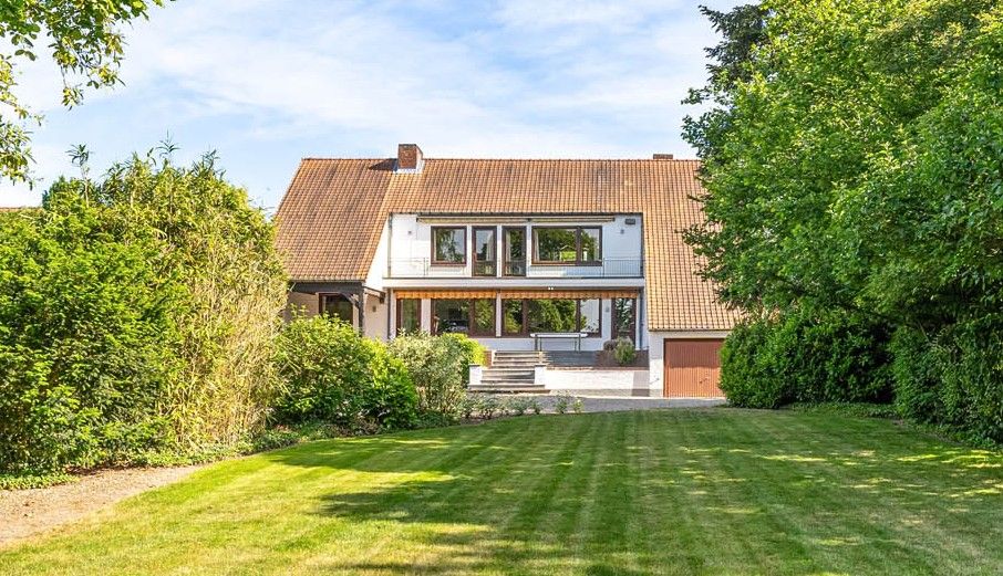 Hoofdfoto van de publicatie: Karaktervolle woning met kantoorruimte op prachtig perceel te Dilsen-Stokkem