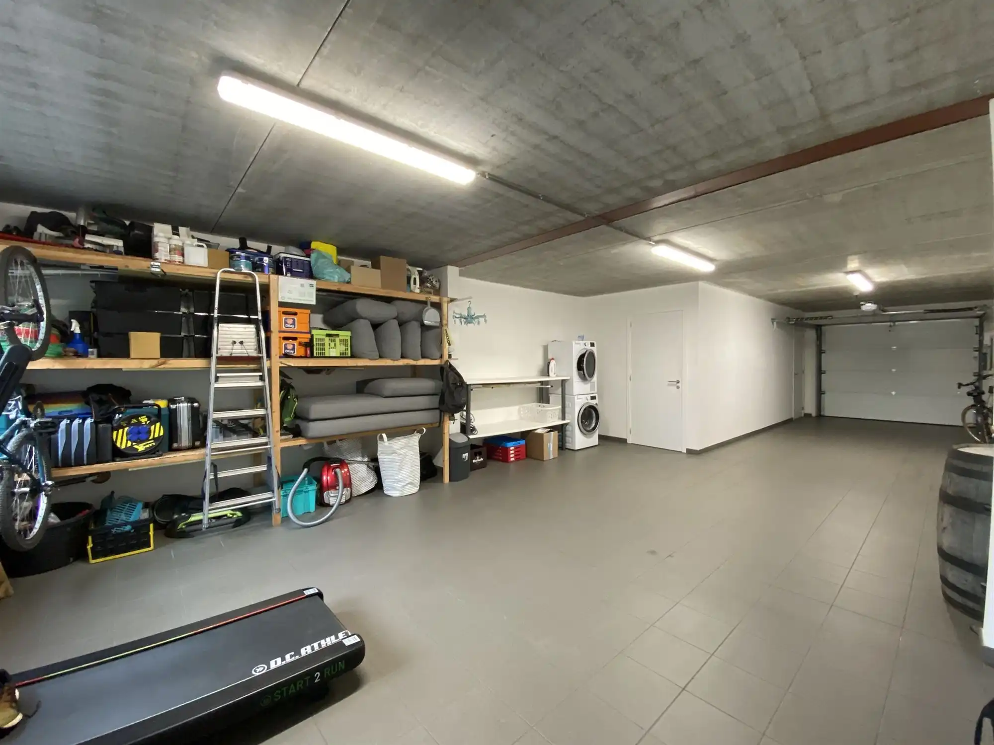 Knappe en ruime bel-etage met 3 slaapkamers, grote garage en tuin. foto 20