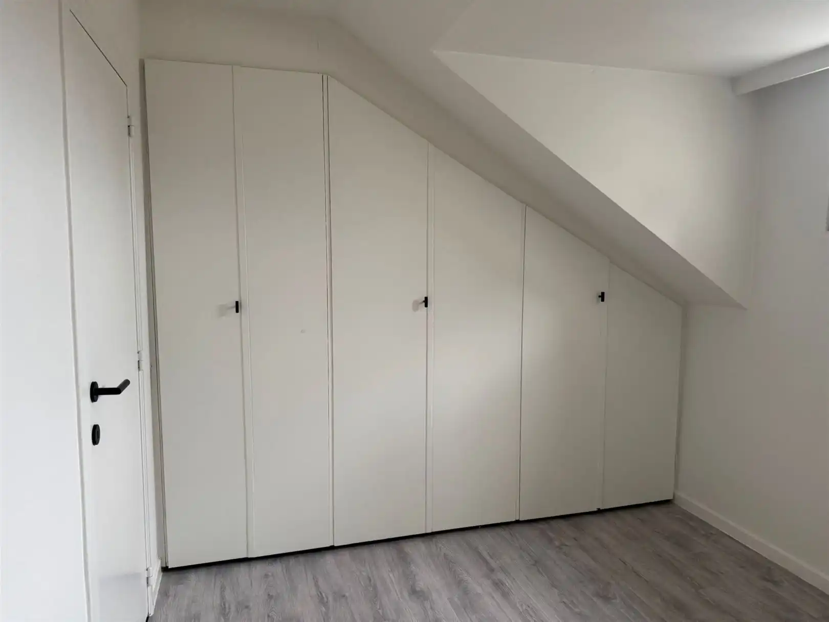 TE HUUR: Dakappartement met 1 slaapkamer in Hasselt! foto 8