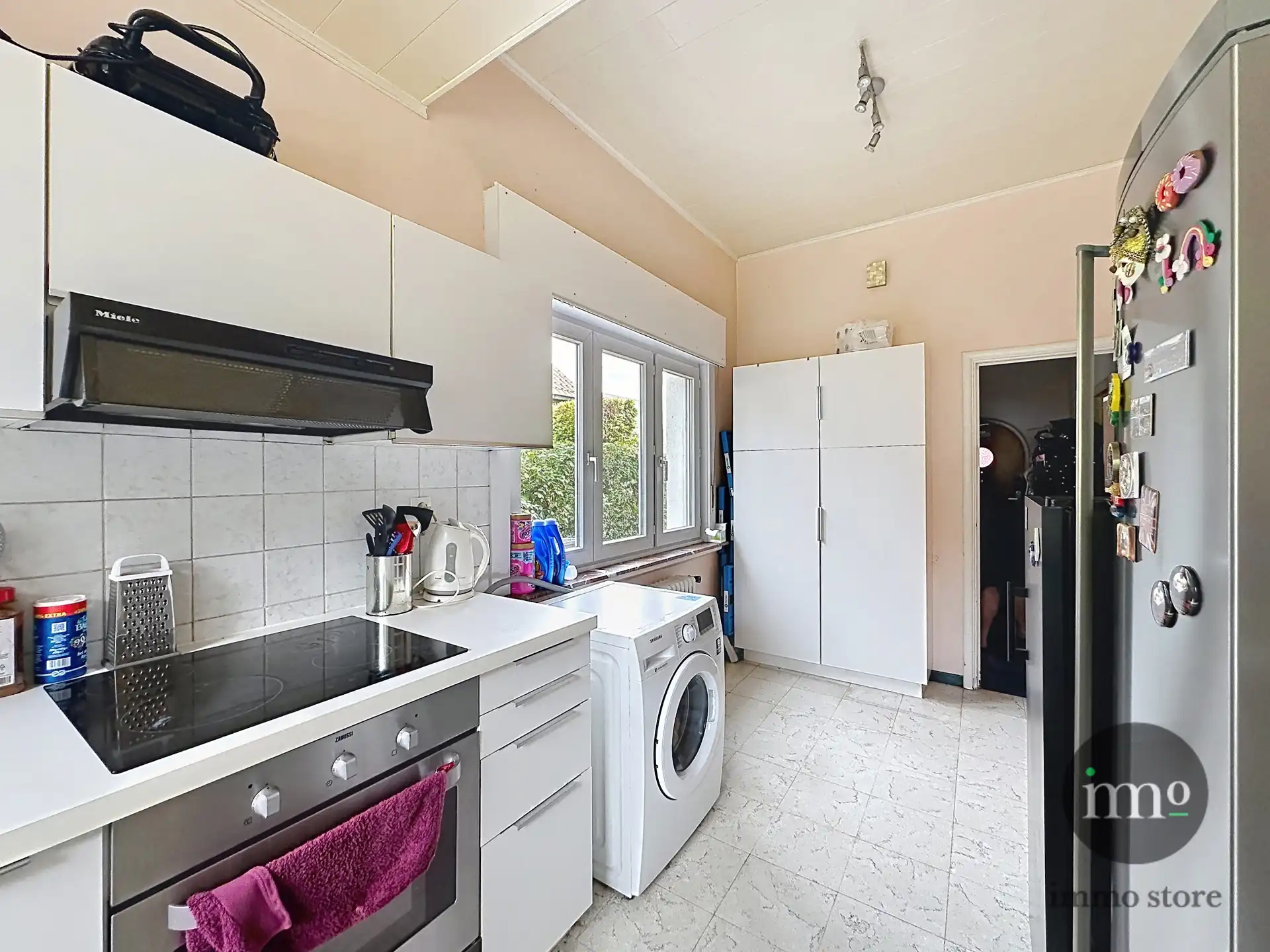 CHARMANTE driegevel woning met GEZELLIGE TUIN foto 9
