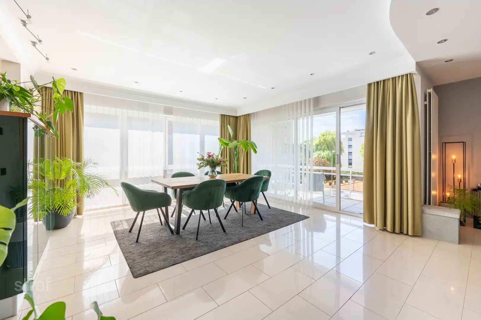 Ruim hoekappartement met 2 terrassen, garagebox, EPC B en topligging op Linkeroever foto 4