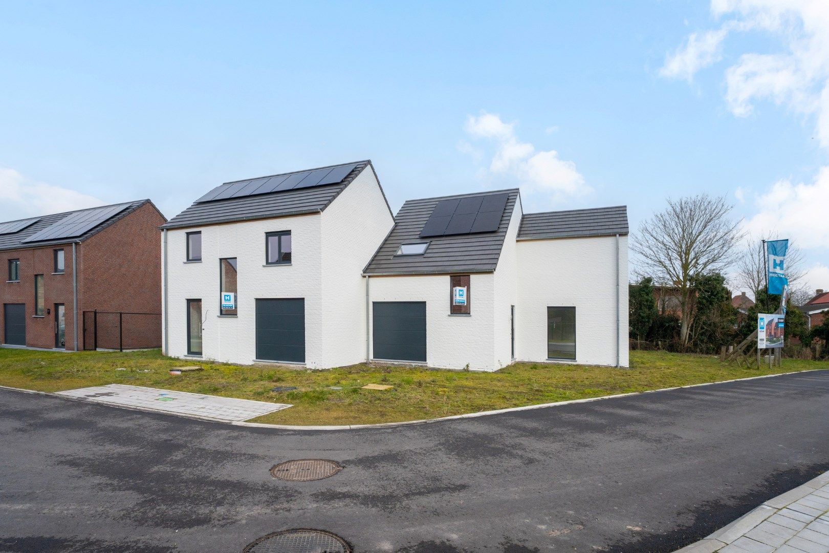 Rustig gelegen halfopen nieuwbouwwoning  foto {{pictureIndex}}