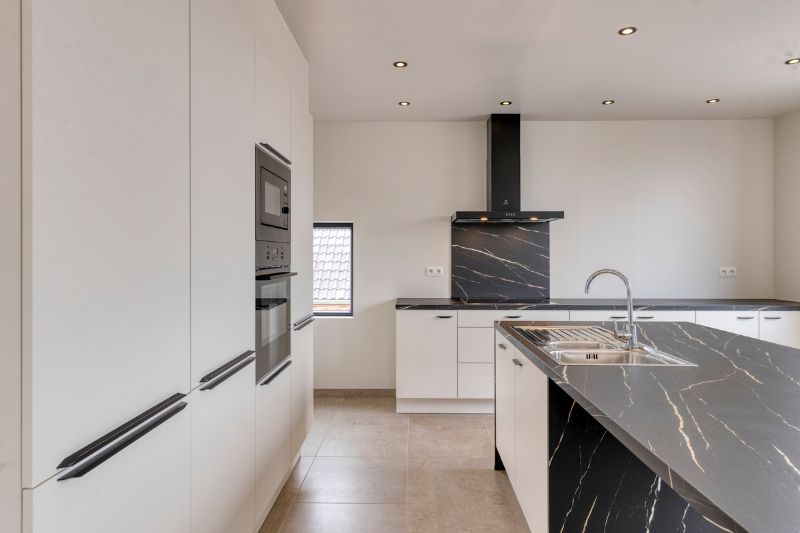 Luxe appartement met terras en parkeerplaats. foto 4